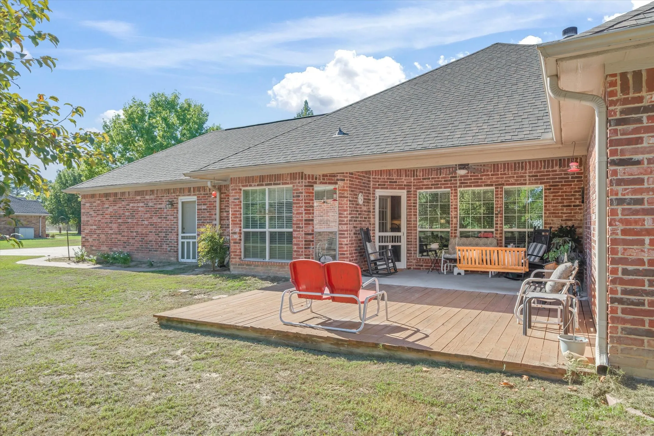 Single Family Residence For Sale in Van Zandt County , 201 Vz County Road 4136, Canton, Texas 75103, 3 Bedroom, 2 Bathroom, 2 Garage spaces, 1,914 Sqft, built in 2003, mls#21406708, Real Estate Agent in Canton, Homes For Sale in Van Zandt county, Homes For Sale in Canton, Realtor in Canton Texas, Real Estate Brokerage Independent Realty Texas, Luminita Cordes Realtor