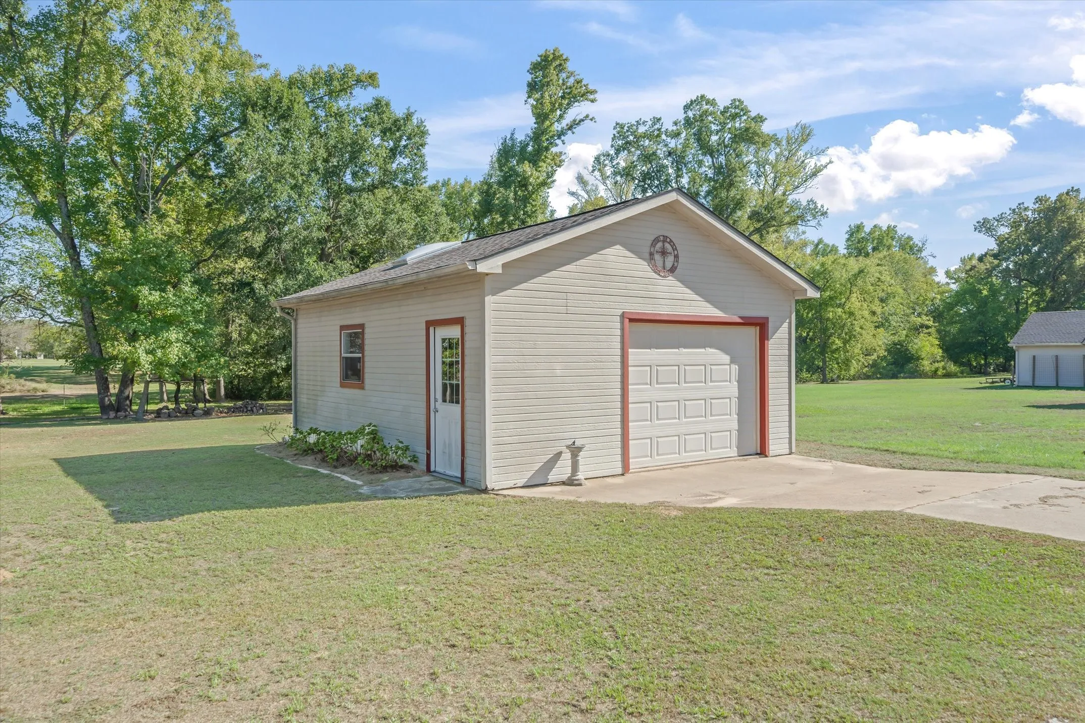 Single Family Residence For Sale in Van Zandt County , 201 Vz County Road 4136, Canton, Texas 75103, 3 Bedroom, 2 Bathroom, 2 Garage spaces, 1,914 Sqft, built in 2003, mls#21406708, Real Estate Agent in Canton, Homes For Sale in Van Zandt county, Homes For Sale in Canton, Realtor in Canton Texas, Real Estate Brokerage Independent Realty Texas, Luminita Cordes Realtor