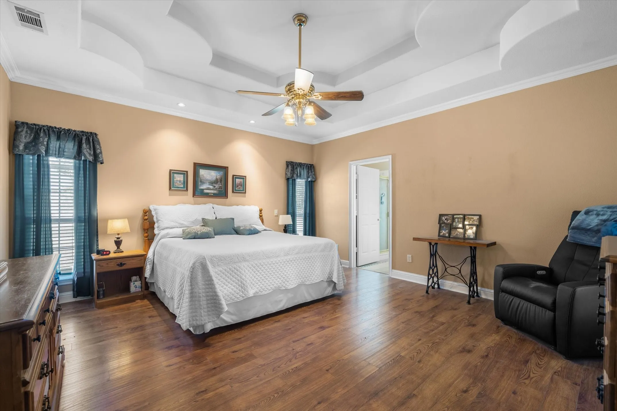 Single Family Residence For Sale in Van Zandt County , 201 Vz County Road 4136, Canton, Texas 75103, 3 Bedroom, 2 Bathroom, 2 Garage spaces, 1,914 Sqft, built in 2003, mls#21406708, Real Estate Agent in Canton, Homes For Sale in Van Zandt county, Homes For Sale in Canton, Realtor in Canton Texas, Real Estate Brokerage Independent Realty Texas, Luminita Cordes Realtor