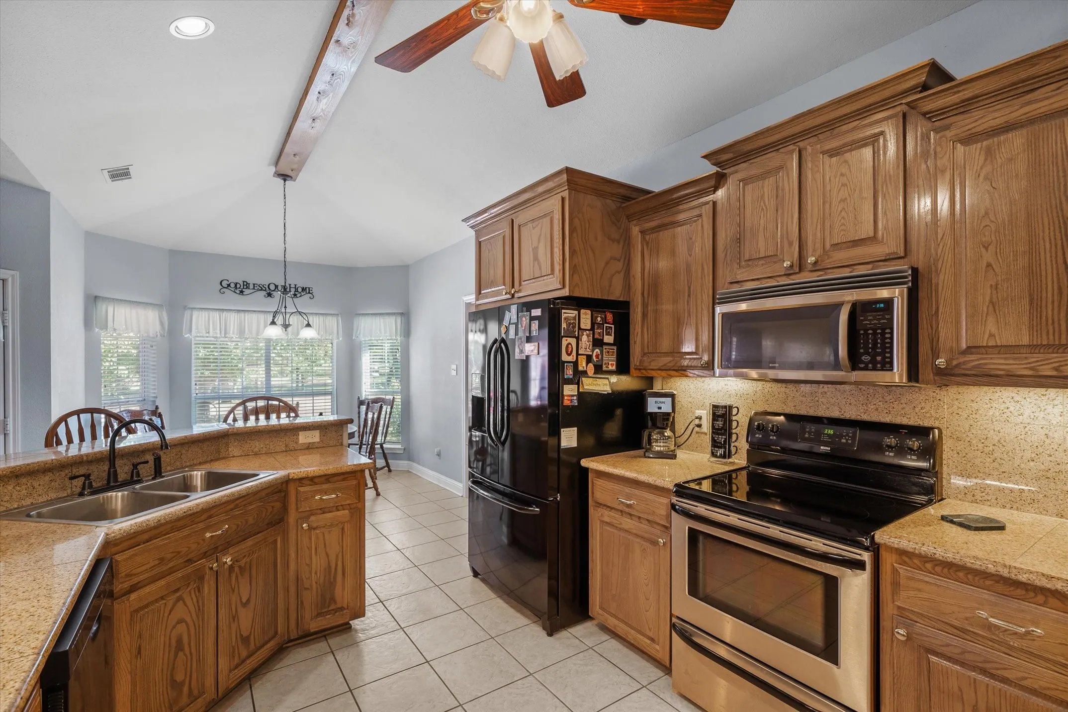 Single Family Residence For Sale in Van Zandt County , 201 Vz County Road 4136, Canton, Texas 75103, 3 Bedroom, 2 Bathroom, 2 Garage spaces, 1,914 Sqft, built in 2003, mls#21406708, Real Estate Agent in Canton, Homes For Sale in Van Zandt county, Homes For Sale in Canton, Realtor in Canton Texas, Real Estate Brokerage Independent Realty Texas, Luminita Cordes Realtor