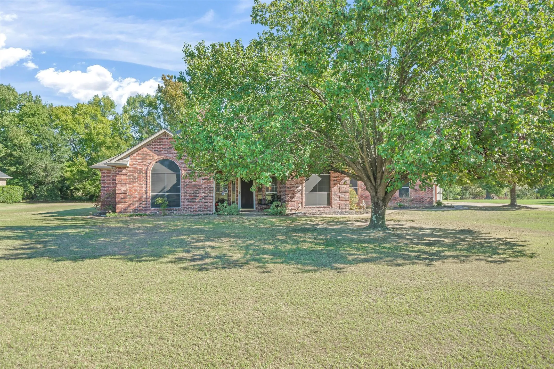 Single Family Residence For Sale in Van Zandt County , 201 Vz County Road 4136, Canton, Texas 75103, 3 Bedroom, 2 Bathroom, 2 Garage spaces, 1,914 Sqft, built in 2003, mls#21406708, Real Estate Agent in Canton, Homes For Sale in Van Zandt county, Homes For Sale in Canton, Realtor in Canton Texas, Real Estate Brokerage Independent Realty Texas, Luminita Cordes Realtor