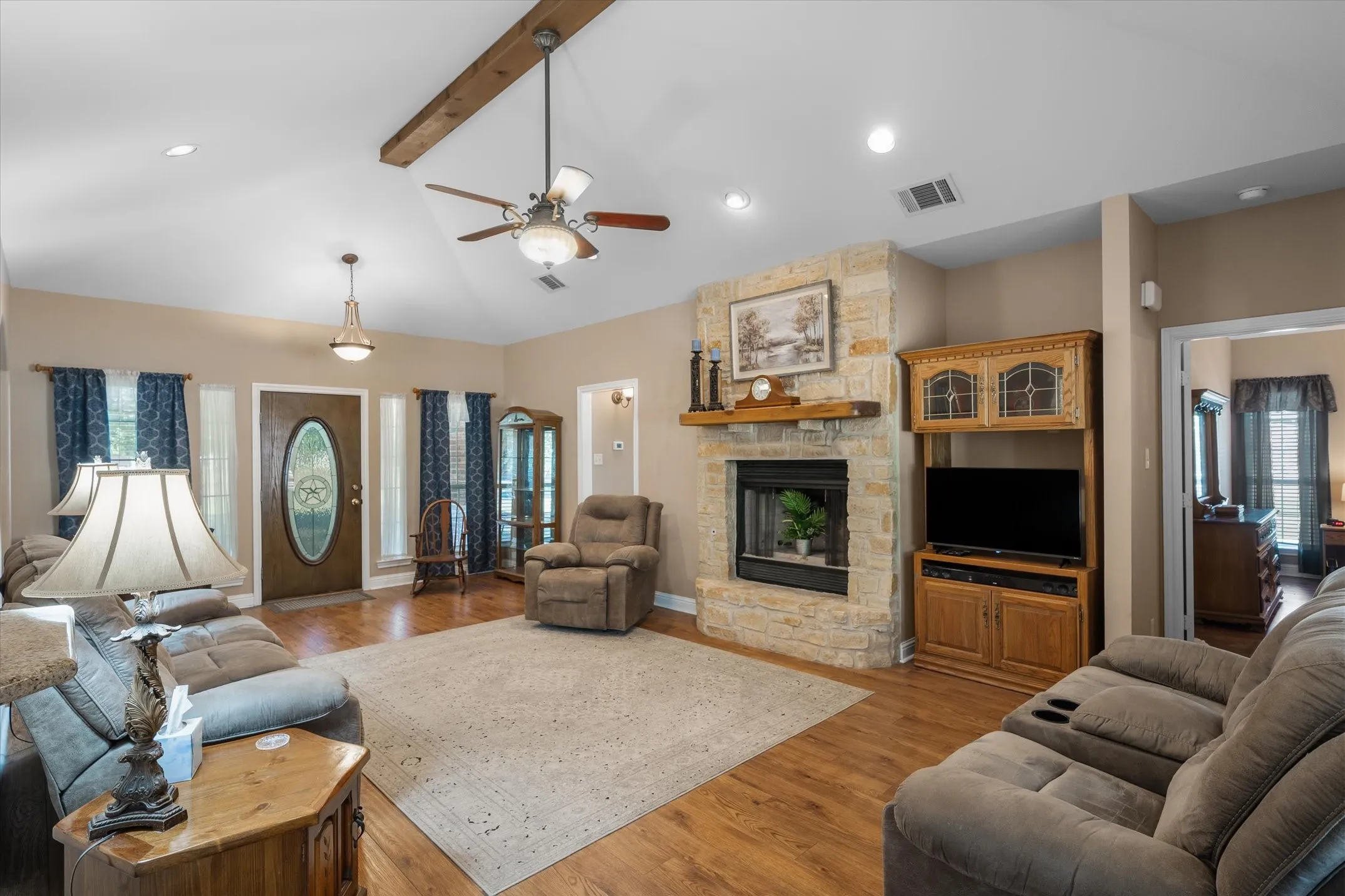 Single Family Residence For Sale in Van Zandt County , 201 Vz County Road 4136, Canton, Texas 75103, 3 Bedroom, 2 Bathroom, 2 Garage spaces, 1,914 Sqft, built in 2003, mls#21406708, Real Estate Agent in Canton, Homes For Sale in Van Zandt county, Homes For Sale in Canton, Realtor in Canton Texas, Real Estate Brokerage Independent Realty Texas, Luminita Cordes Realtor