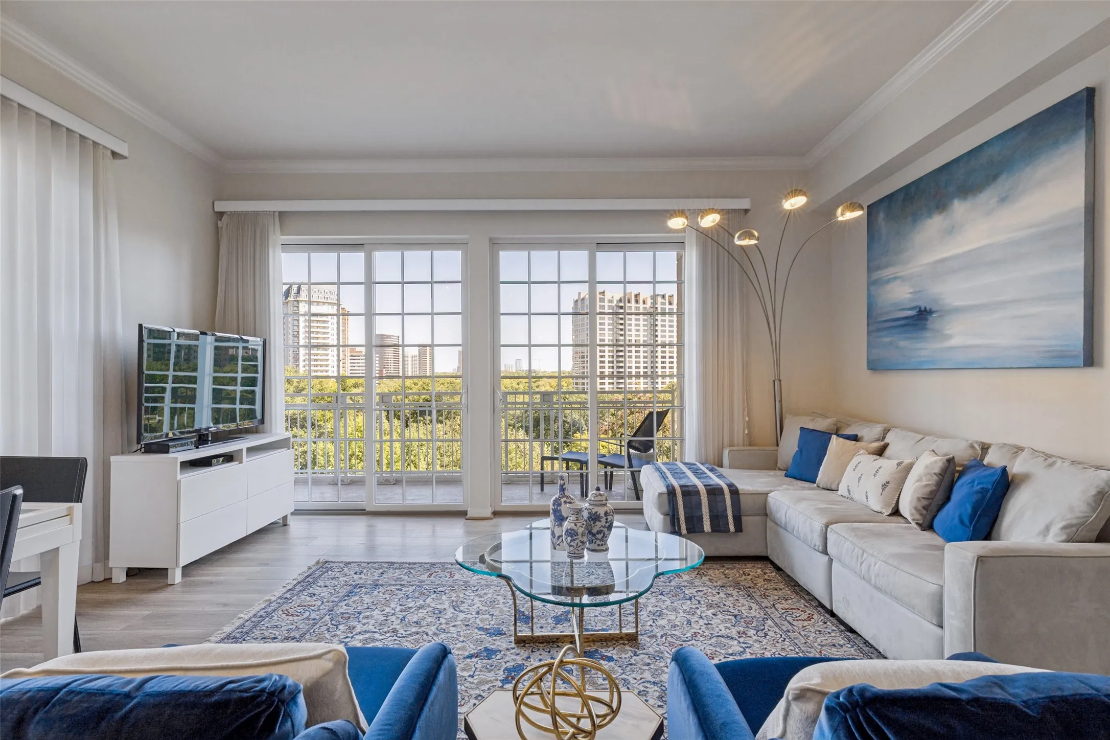 Condominium For Sale in Dallas County , 3225 Turtle Creek Boulevard 548, Dallas, Texas 75219, 2 Bedroom, 2 Bathroom, 2 Garage spaces, 1,200 Sqft, built in 1998, mls#21407565, Real Estate Agent in Dallas, Homes For Sale in Dallas county, Homes For Sale in Dallas, Realtor in Dallas Texas, Real Estate Brokerage Independent Realty Texas, Luminita Cordes Realtor