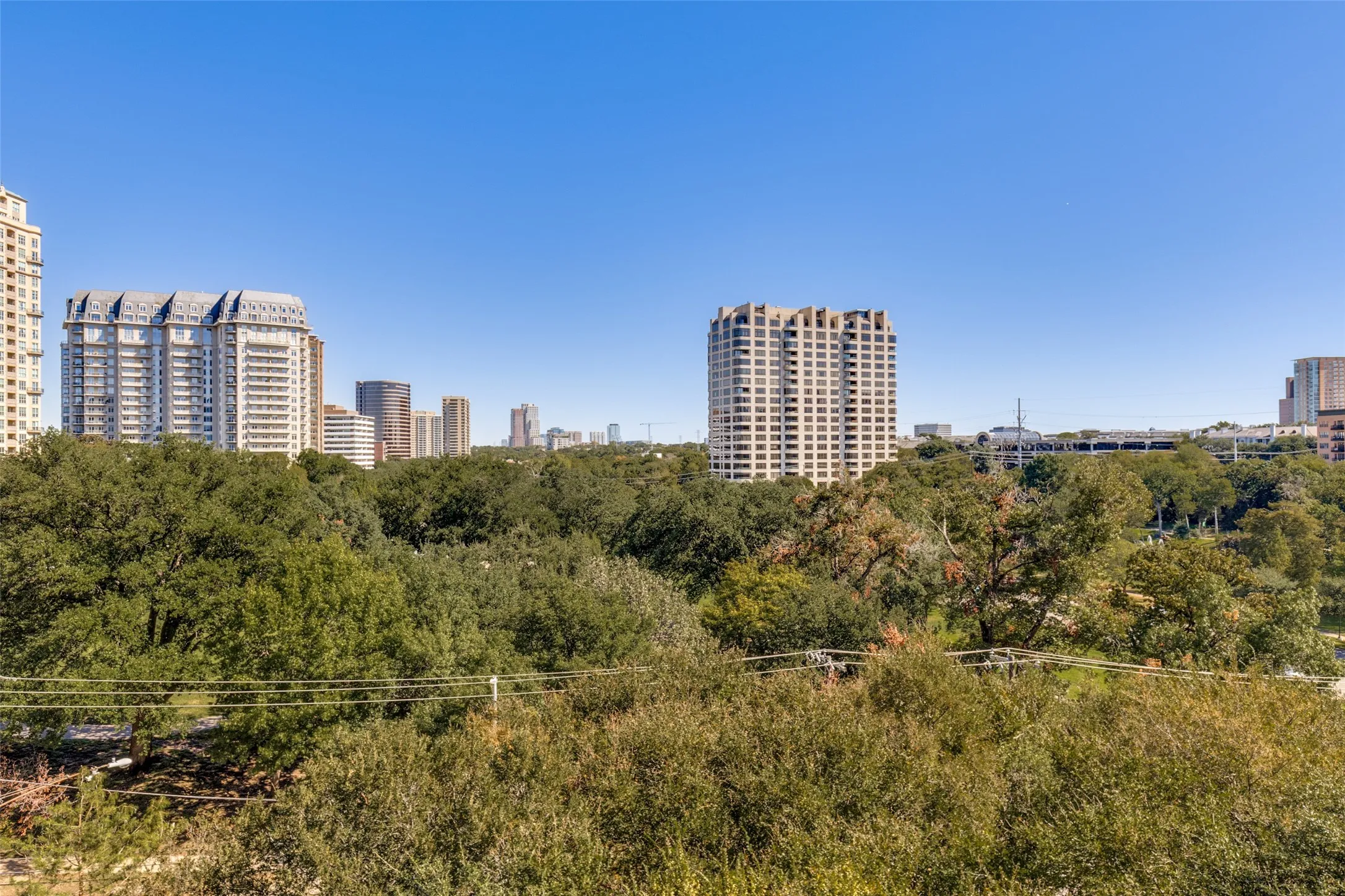 Condominium For Sale in Dallas County , 3225 Turtle Creek Boulevard 548, Dallas, Texas 75219, 2 Bedroom, 2 Bathroom, 2 Garage spaces, 1,200 Sqft, built in 1998, mls#21407565, Real Estate Agent in Dallas, Homes For Sale in Dallas county, Homes For Sale in Dallas, Realtor in Dallas Texas, Real Estate Brokerage Independent Realty Texas, Luminita Cordes Realtor