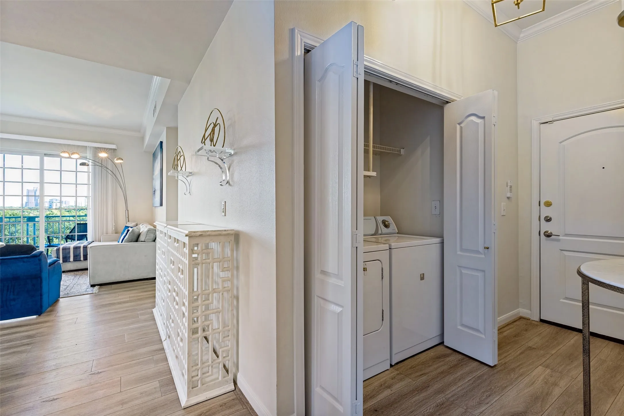 Condominium For Sale in Dallas County , 3225 Turtle Creek Boulevard 548, Dallas, Texas 75219, 2 Bedroom, 2 Bathroom, 2 Garage spaces, 1,200 Sqft, built in 1998, mls#21407565, Real Estate Agent in Dallas, Homes For Sale in Dallas county, Homes For Sale in Dallas, Realtor in Dallas Texas, Real Estate Brokerage Independent Realty Texas, Luminita Cordes Realtor