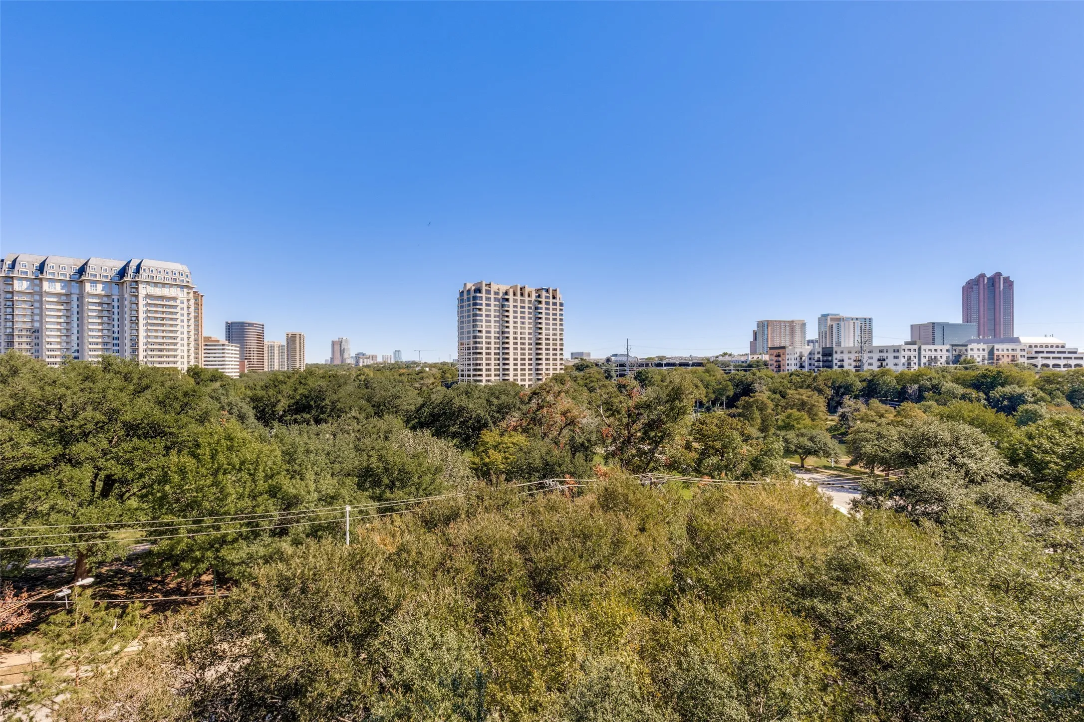 Condominium For Sale in Dallas County , 3225 Turtle Creek Boulevard 548, Dallas, Texas 75219, 2 Bedroom, 2 Bathroom, 2 Garage spaces, 1,200 Sqft, built in 1998, mls#21407565, Real Estate Agent in Dallas, Homes For Sale in Dallas county, Homes For Sale in Dallas, Realtor in Dallas Texas, Real Estate Brokerage Independent Realty Texas, Luminita Cordes Realtor
