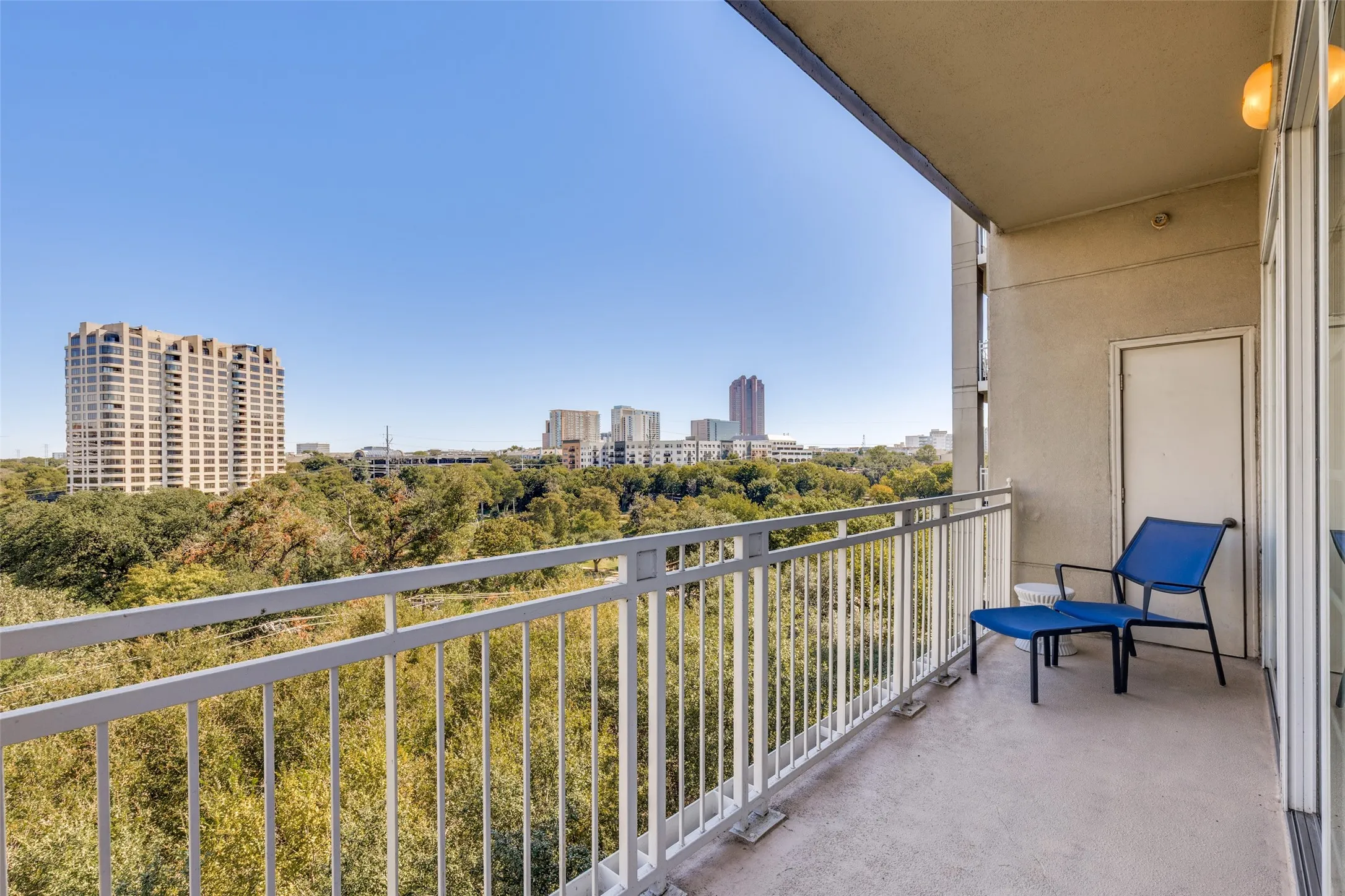 Condominium For Sale in Dallas County , 3225 Turtle Creek Boulevard 548, Dallas, Texas 75219, 2 Bedroom, 2 Bathroom, 2 Garage spaces, 1,200 Sqft, built in 1998, mls#21407565, Real Estate Agent in Dallas, Homes For Sale in Dallas county, Homes For Sale in Dallas, Realtor in Dallas Texas, Real Estate Brokerage Independent Realty Texas, Luminita Cordes Realtor