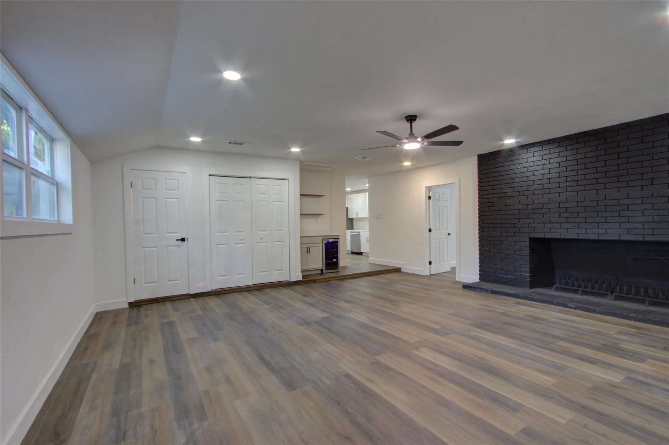 Single Family Residence For Sale in Bowie County , 6103 Pleasant Grove Road, Texarkana, Texas 75503, 5 Bedroom, 3 Bathroom, Garage spaces, 3,188 Sqft, built in 1965, mls#21407850, Real Estate Agent in Texarkana, Homes For Sale in Bowie county, Homes For Sale in Texarkana, Realtor in Texarkana Texas, Real Estate Brokerage Independent Realty Texas, Luminita Cordes Realtor
