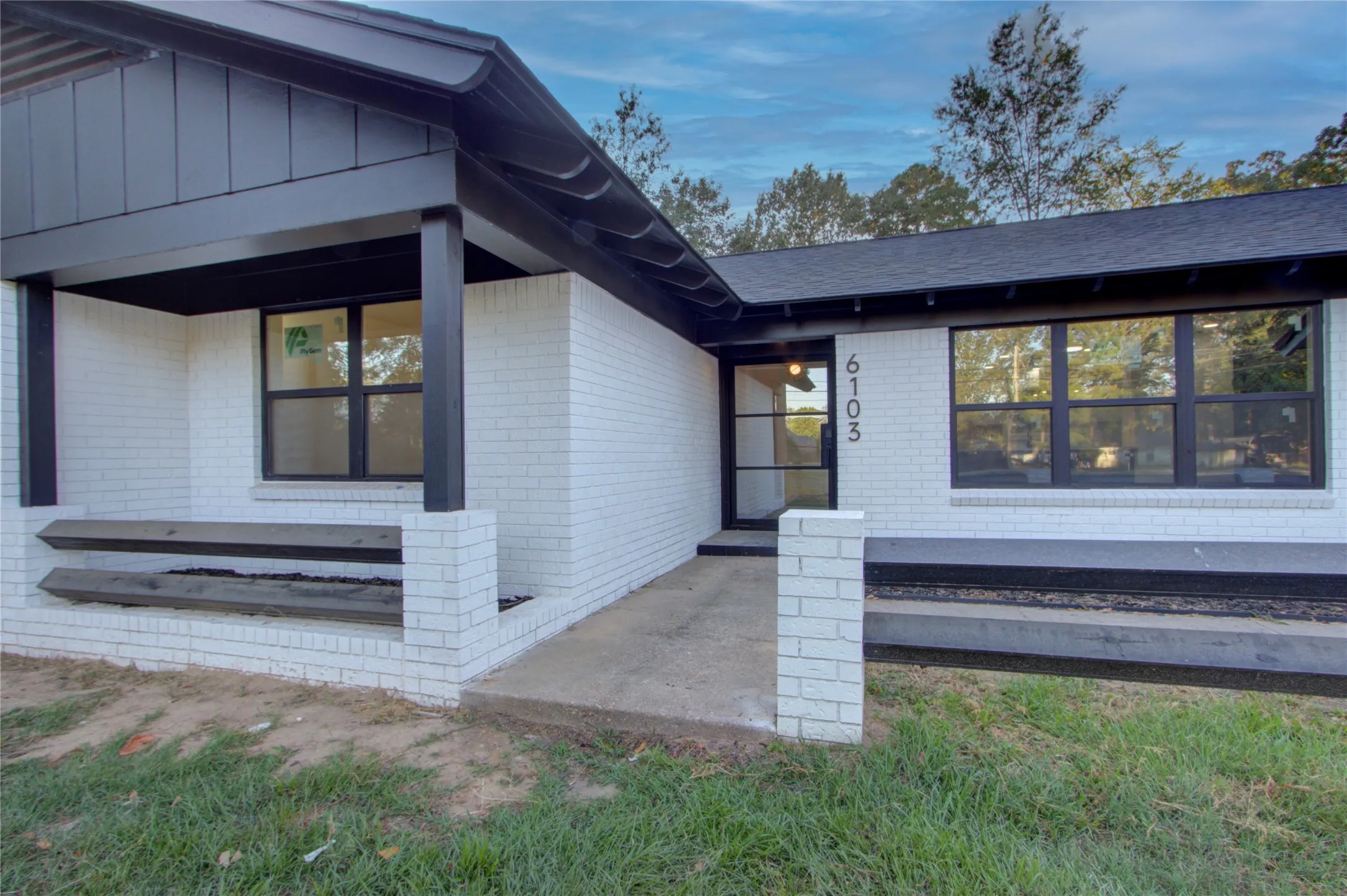 Single Family Residence For Sale in Bowie County , 6103 Pleasant Grove Road, Texarkana, Texas 75503, 5 Bedroom, 3 Bathroom, Garage spaces, 3,188 Sqft, built in 1965, mls#21407850, Real Estate Agent in Texarkana, Homes For Sale in Bowie county, Homes For Sale in Texarkana, Realtor in Texarkana Texas, Real Estate Brokerage Independent Realty Texas, Luminita Cordes Realtor