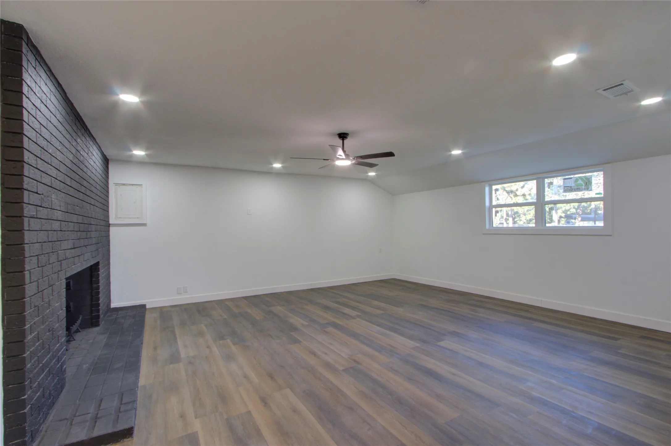 Single Family Residence For Sale in Bowie County , 6103 Pleasant Grove Road, Texarkana, Texas 75503, 5 Bedroom, 3 Bathroom, Garage spaces, 3,188 Sqft, built in 1965, mls#21407850, Real Estate Agent in Texarkana, Homes For Sale in Bowie county, Homes For Sale in Texarkana, Realtor in Texarkana Texas, Real Estate Brokerage Independent Realty Texas, Luminita Cordes Realtor