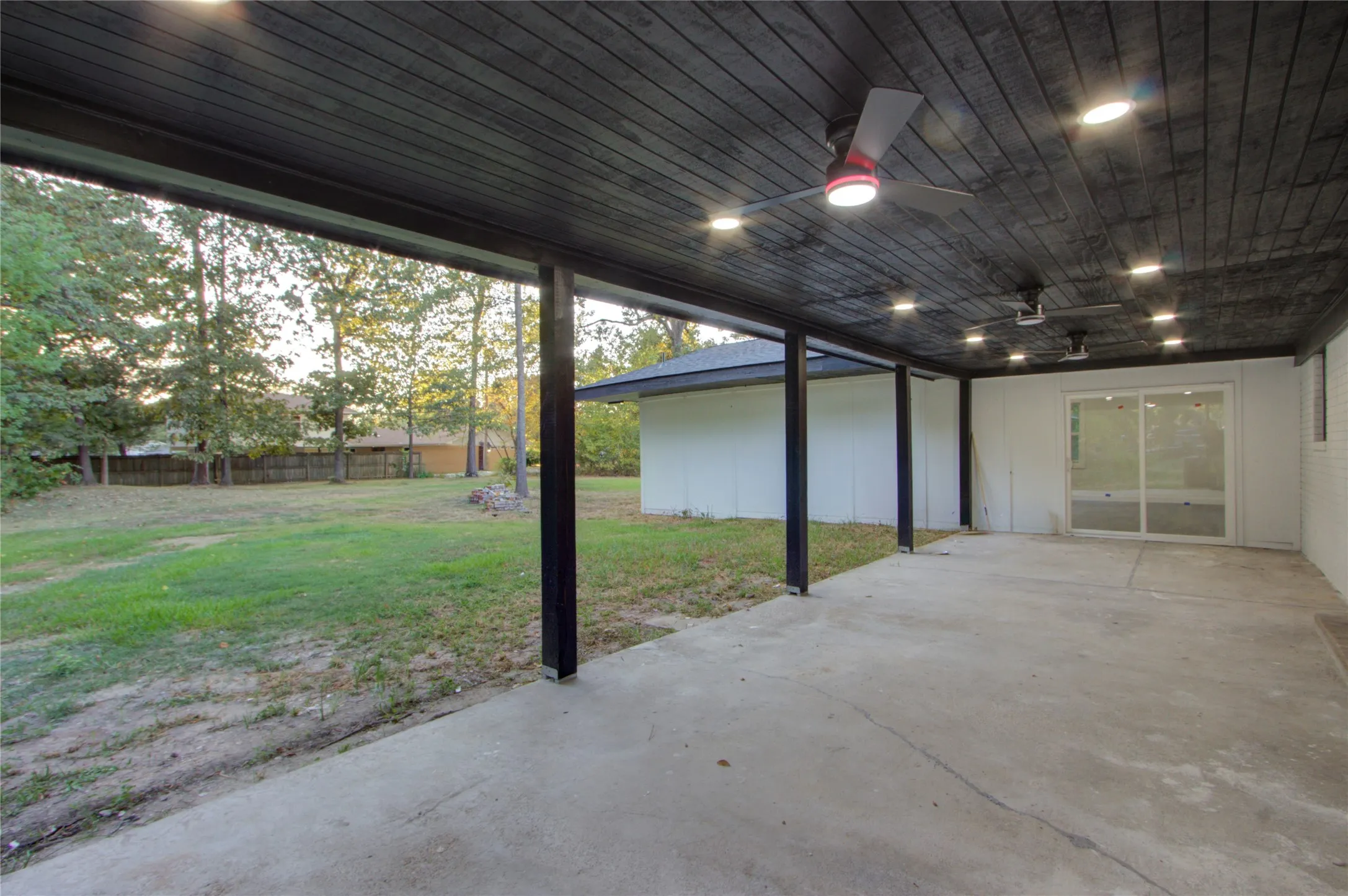 Single Family Residence For Sale in Bowie County , 6103 Pleasant Grove Road, Texarkana, Texas 75503, 5 Bedroom, 3 Bathroom, Garage spaces, 3,188 Sqft, built in 1965, mls#21407850, Real Estate Agent in Texarkana, Homes For Sale in Bowie county, Homes For Sale in Texarkana, Realtor in Texarkana Texas, Real Estate Brokerage Independent Realty Texas, Luminita Cordes Realtor