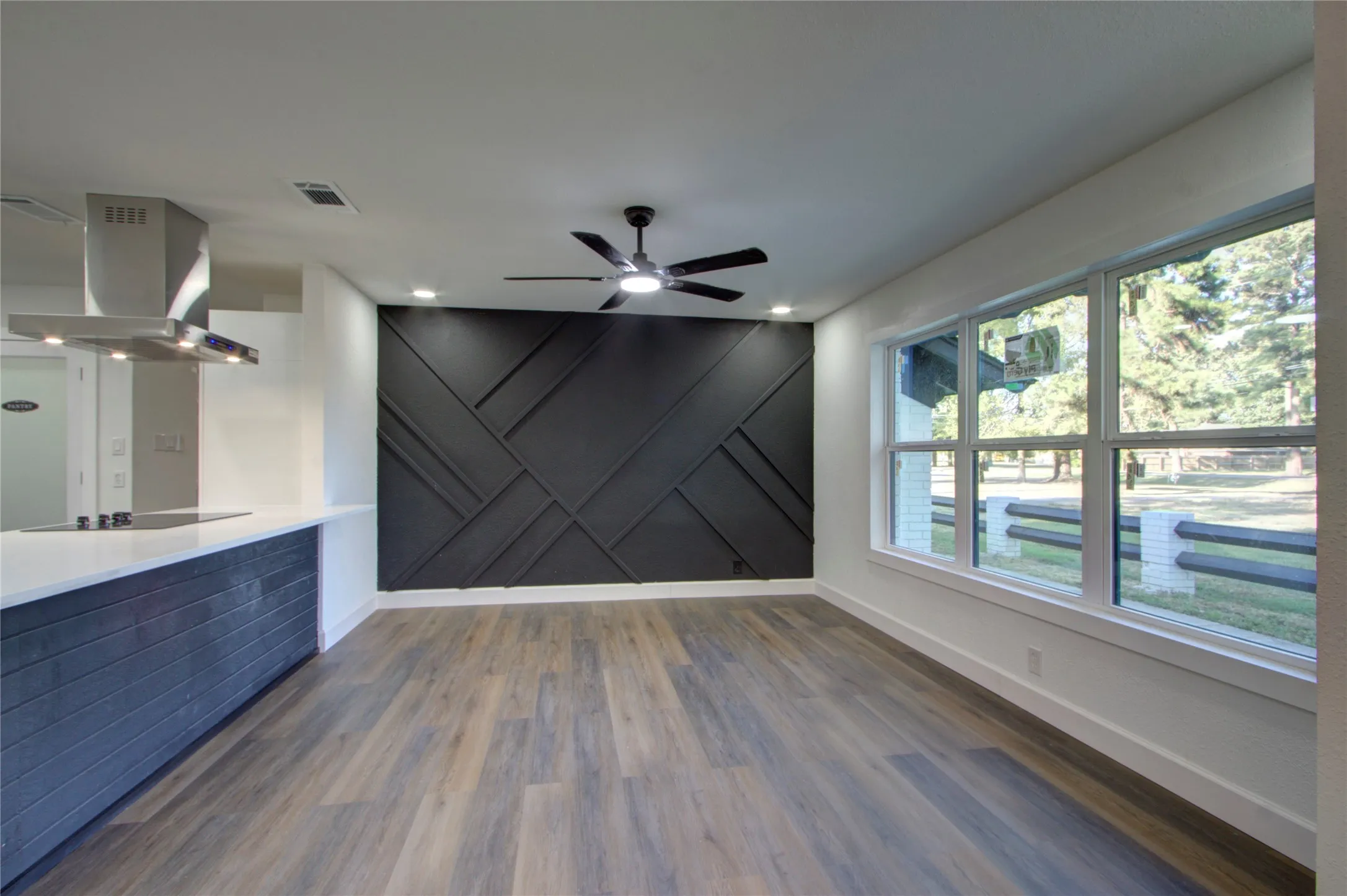 Single Family Residence For Sale in Bowie County , 6103 Pleasant Grove Road, Texarkana, Texas 75503, 5 Bedroom, 3 Bathroom, Garage spaces, 3,188 Sqft, built in 1965, mls#21407850, Real Estate Agent in Texarkana, Homes For Sale in Bowie county, Homes For Sale in Texarkana, Realtor in Texarkana Texas, Real Estate Brokerage Independent Realty Texas, Luminita Cordes Realtor