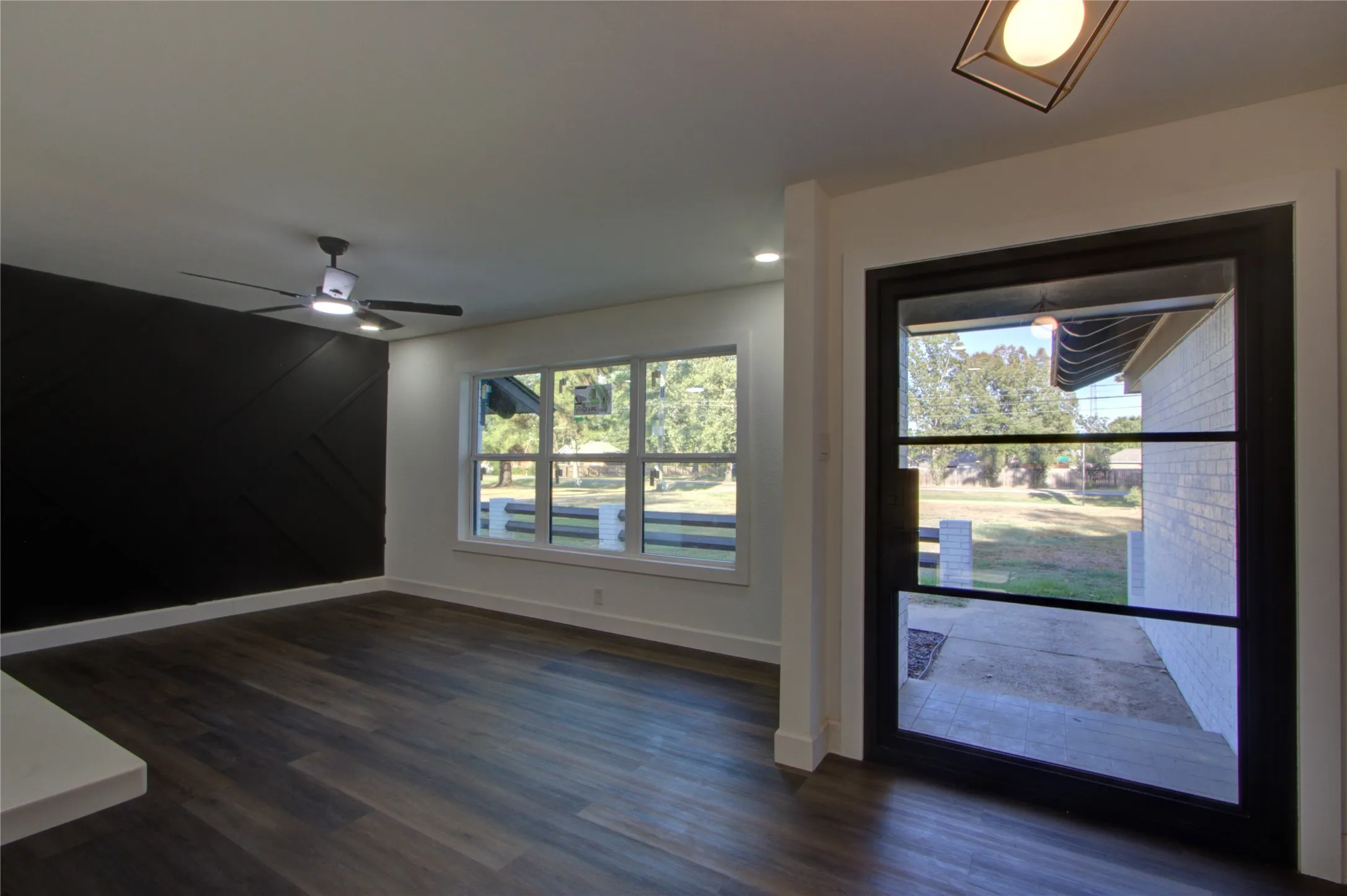 Single Family Residence For Sale in Bowie County , 6103 Pleasant Grove Road, Texarkana, Texas 75503, 5 Bedroom, 3 Bathroom, Garage spaces, 3,188 Sqft, built in 1965, mls#21407850, Real Estate Agent in Texarkana, Homes For Sale in Bowie county, Homes For Sale in Texarkana, Realtor in Texarkana Texas, Real Estate Brokerage Independent Realty Texas, Luminita Cordes Realtor