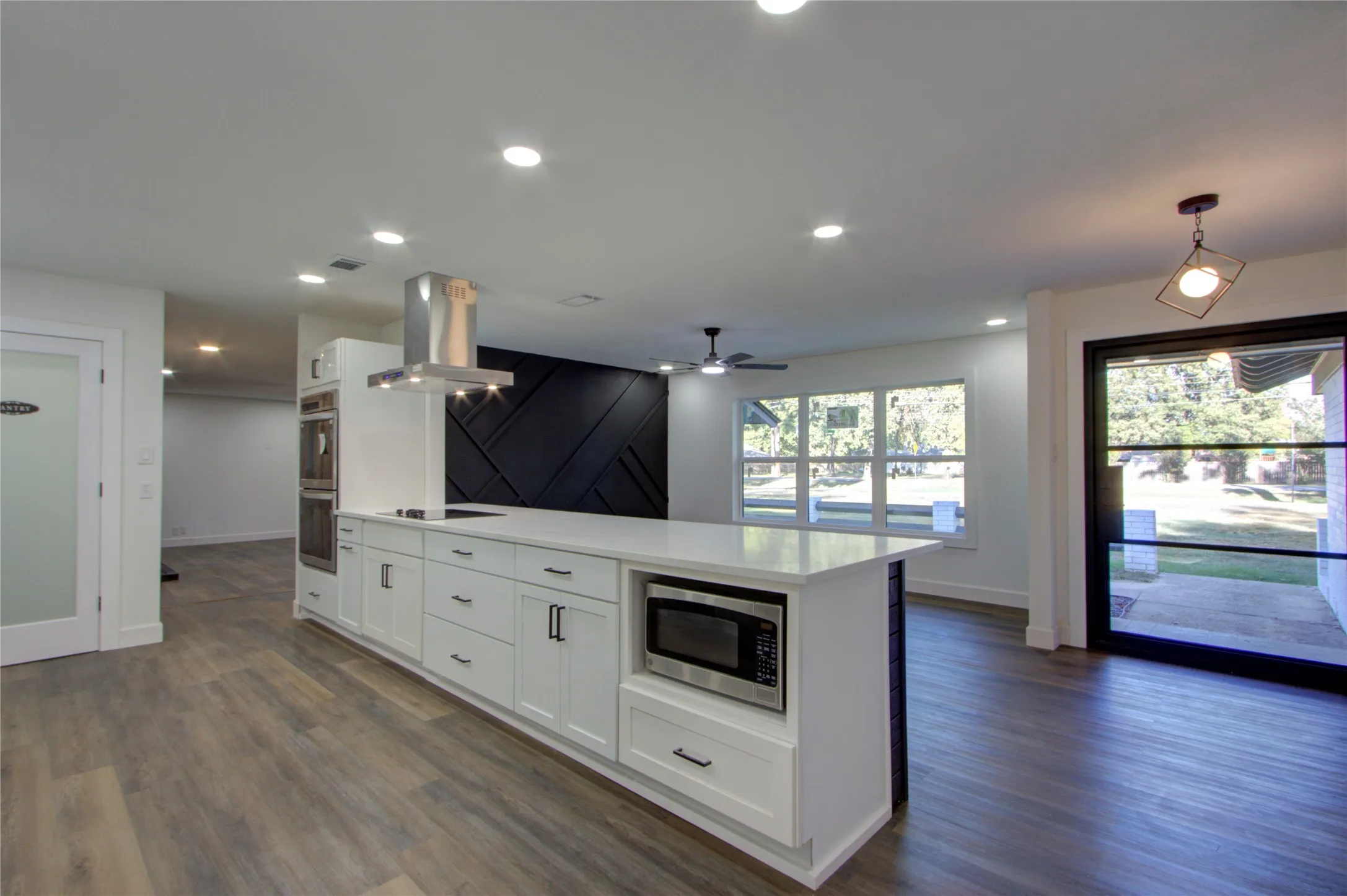 Single Family Residence For Sale in Bowie County , 6103 Pleasant Grove Road, Texarkana, Texas 75503, 5 Bedroom, 3 Bathroom, Garage spaces, 3,188 Sqft, built in 1965, mls#21407850, Real Estate Agent in Texarkana, Homes For Sale in Bowie county, Homes For Sale in Texarkana, Realtor in Texarkana Texas, Real Estate Brokerage Independent Realty Texas, Luminita Cordes Realtor