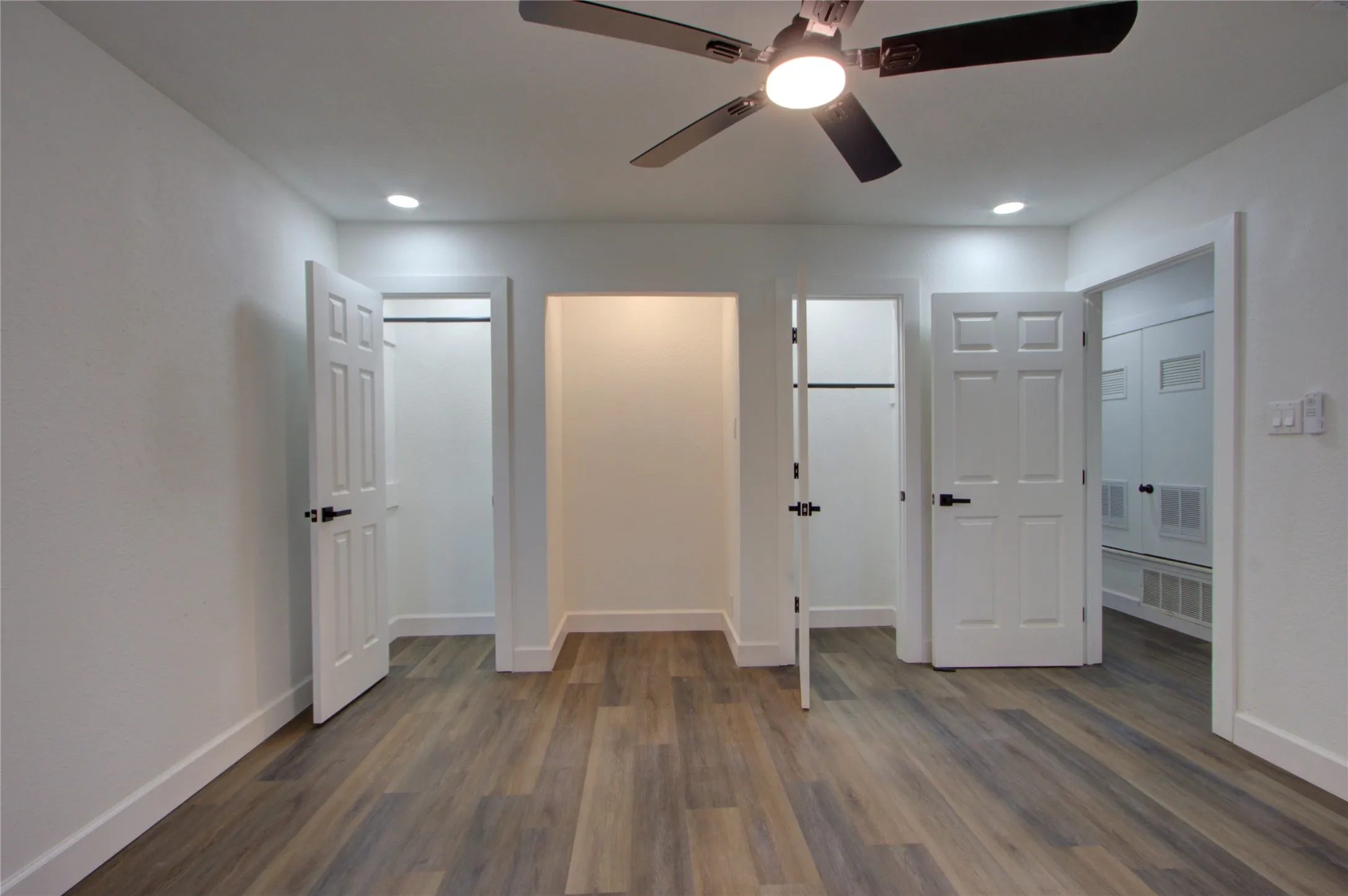 Single Family Residence For Sale in Bowie County , 6103 Pleasant Grove Road, Texarkana, Texas 75503, 5 Bedroom, 3 Bathroom, Garage spaces, 3,188 Sqft, built in 1965, mls#21407850, Real Estate Agent in Texarkana, Homes For Sale in Bowie county, Homes For Sale in Texarkana, Realtor in Texarkana Texas, Real Estate Brokerage Independent Realty Texas, Luminita Cordes Realtor