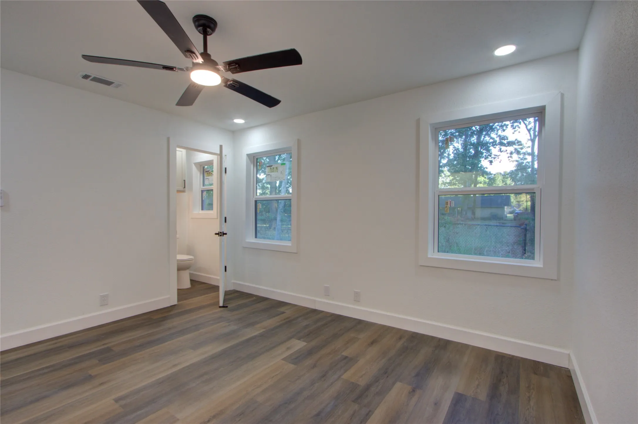 Single Family Residence For Sale in Bowie County , 6103 Pleasant Grove Road, Texarkana, Texas 75503, 5 Bedroom, 3 Bathroom, Garage spaces, 3,188 Sqft, built in 1965, mls#21407850, Real Estate Agent in Texarkana, Homes For Sale in Bowie county, Homes For Sale in Texarkana, Realtor in Texarkana Texas, Real Estate Brokerage Independent Realty Texas, Luminita Cordes Realtor