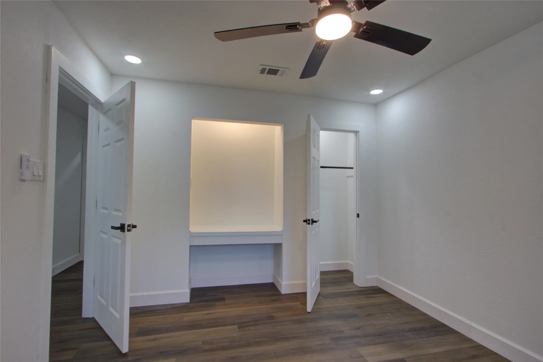 Single Family Residence For Sale in Bowie County , 6103 Pleasant Grove Road, Texarkana, Texas 75503, 5 Bedroom, 3 Bathroom, Garage spaces, 3,188 Sqft, built in 1965, mls#21407850, Real Estate Agent in Texarkana, Homes For Sale in Bowie county, Homes For Sale in Texarkana, Realtor in Texarkana Texas, Real Estate Brokerage Independent Realty Texas, Luminita Cordes Realtor