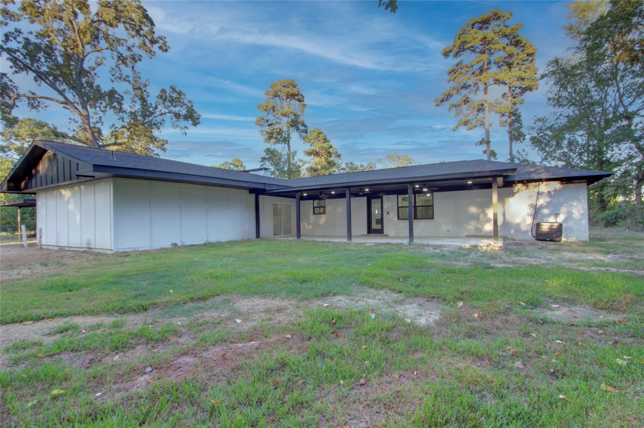 Single Family Residence For Sale in Bowie County , 6103 Pleasant Grove Road, Texarkana, Texas 75503, 5 Bedroom, 3 Bathroom, Garage spaces, 3,188 Sqft, built in 1965, mls#21407850, Real Estate Agent in Texarkana, Homes For Sale in Bowie county, Homes For Sale in Texarkana, Realtor in Texarkana Texas, Real Estate Brokerage Independent Realty Texas, Luminita Cordes Realtor