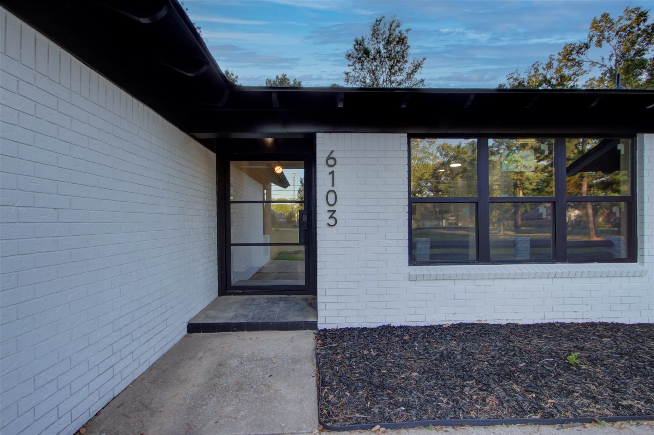 Single Family Residence For Sale in Bowie County , 6103 Pleasant Grove Road, Texarkana, Texas 75503, 5 Bedroom, 3 Bathroom, Garage spaces, 3,188 Sqft, built in 1965, mls#21407850, Real Estate Agent in Texarkana, Homes For Sale in Bowie county, Homes For Sale in Texarkana, Realtor in Texarkana Texas, Real Estate Brokerage Independent Realty Texas, Luminita Cordes Realtor