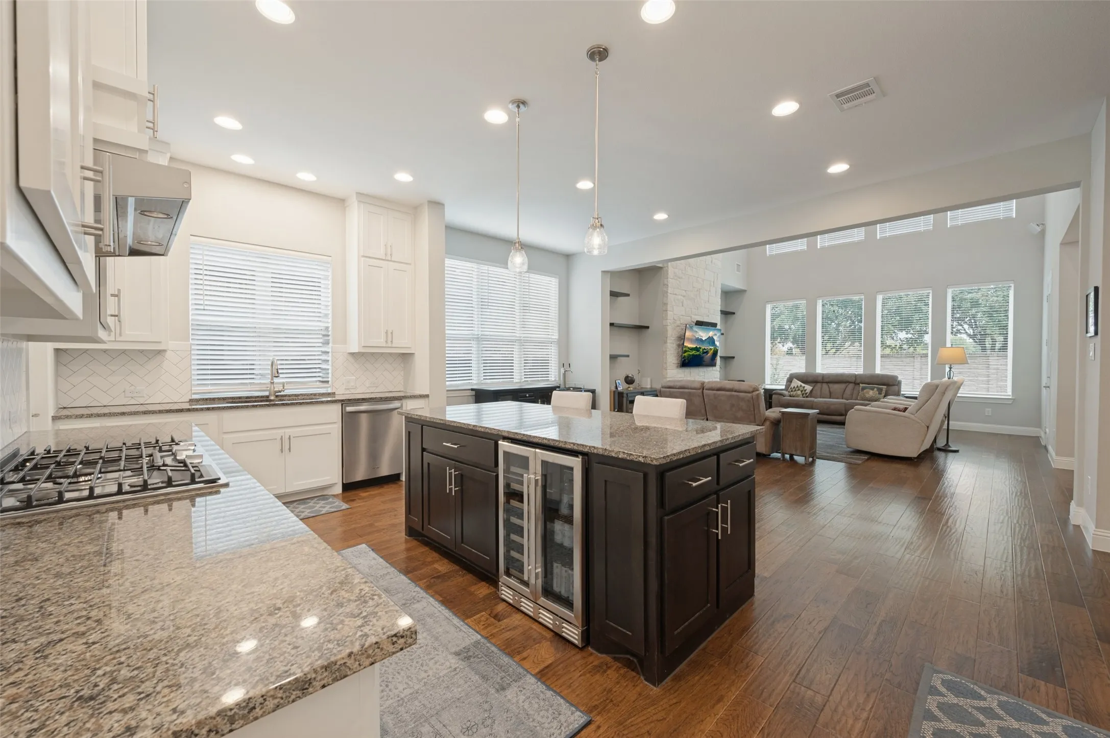 Single Family Residence For Sale in Dallas County , 8044 Sarahville Drive, Dallas, Texas 75252, 6 Bedroom, 5 Bathroom, 3 Garage spaces, 4,225 Sqft, built in 2019, mls#21403716, Real Estate Agent in Dallas, Homes For Sale in Dallas county, Homes For Sale in Dallas, Realtor in Dallas Texas, Real Estate Brokerage Independent Realty Texas, Luminita Cordes Realtor