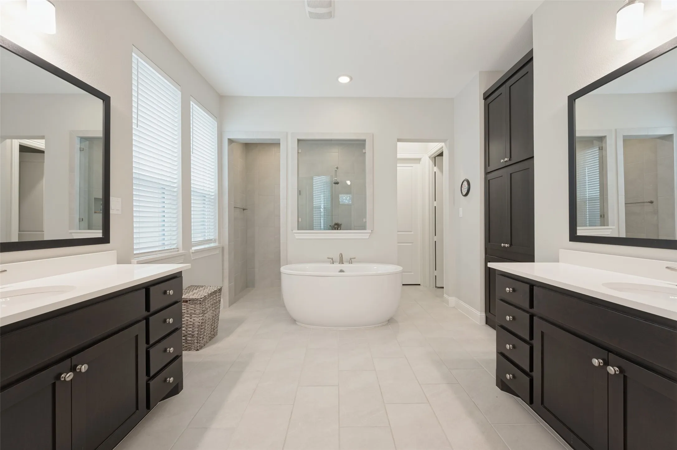 Single Family Residence For Sale in Dallas County , 8044 Sarahville Drive, Dallas, Texas 75252, 6 Bedroom, 5 Bathroom, 3 Garage spaces, 4,225 Sqft, built in 2019, mls#21403716, Real Estate Agent in Dallas, Homes For Sale in Dallas county, Homes For Sale in Dallas, Realtor in Dallas Texas, Real Estate Brokerage Independent Realty Texas, Luminita Cordes Realtor