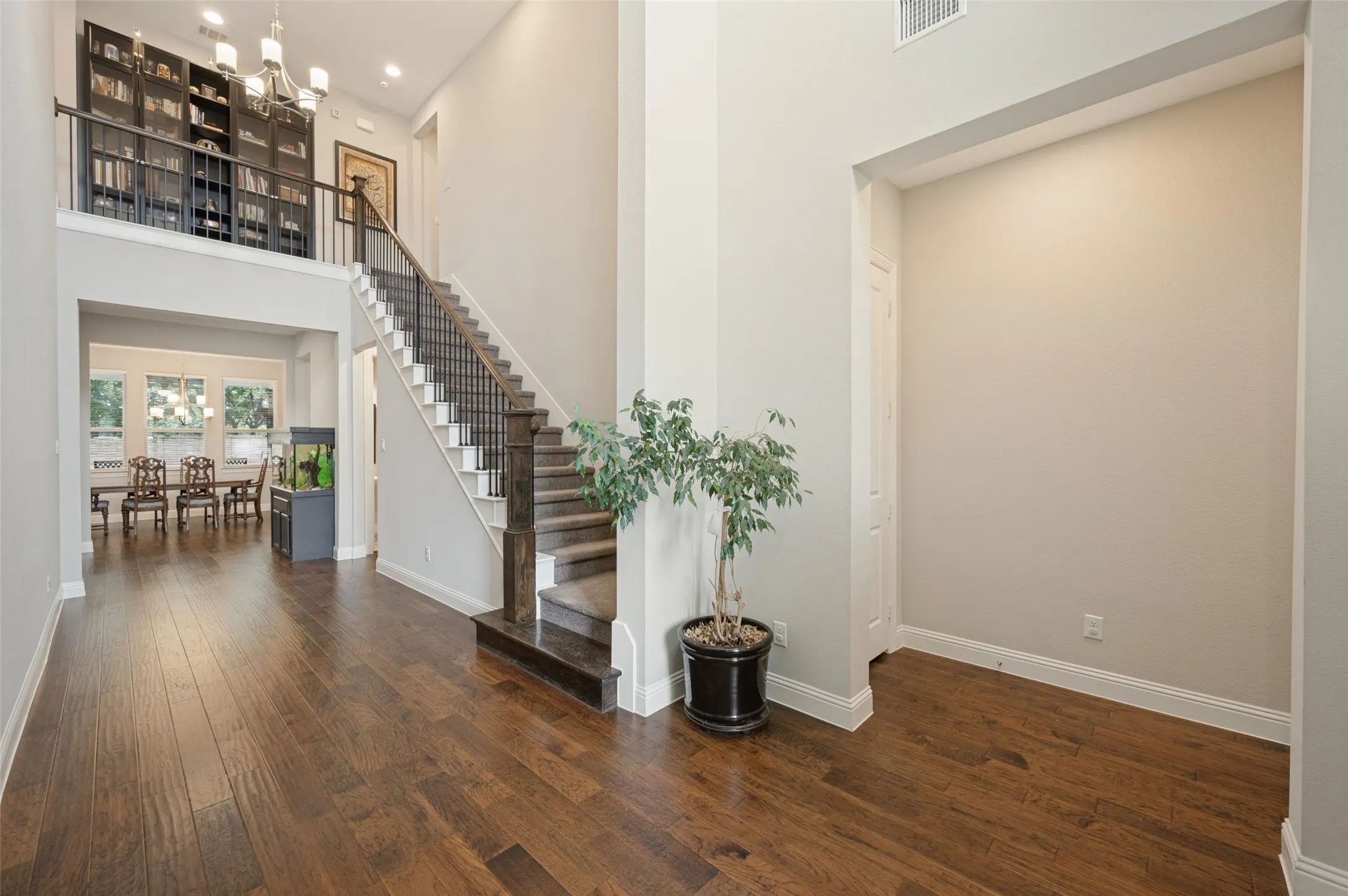 Single Family Residence For Sale in Dallas County , 8044 Sarahville Drive, Dallas, Texas 75252, 6 Bedroom, 5 Bathroom, 3 Garage spaces, 4,225 Sqft, built in 2019, mls#21403716, Real Estate Agent in Dallas, Homes For Sale in Dallas county, Homes For Sale in Dallas, Realtor in Dallas Texas, Real Estate Brokerage Independent Realty Texas, Luminita Cordes Realtor