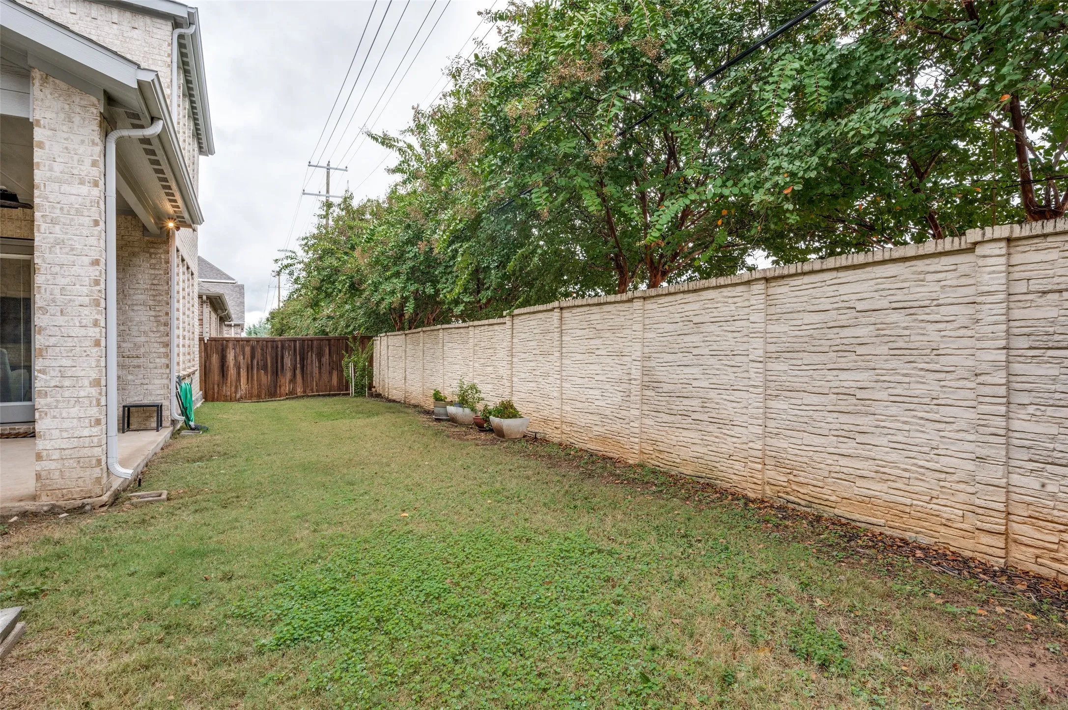 Single Family Residence For Sale in Dallas County , 8044 Sarahville Drive, Dallas, Texas 75252, 6 Bedroom, 5 Bathroom, 3 Garage spaces, 4,225 Sqft, built in 2019, mls#21403716, Real Estate Agent in Dallas, Homes For Sale in Dallas county, Homes For Sale in Dallas, Realtor in Dallas Texas, Real Estate Brokerage Independent Realty Texas, Luminita Cordes Realtor