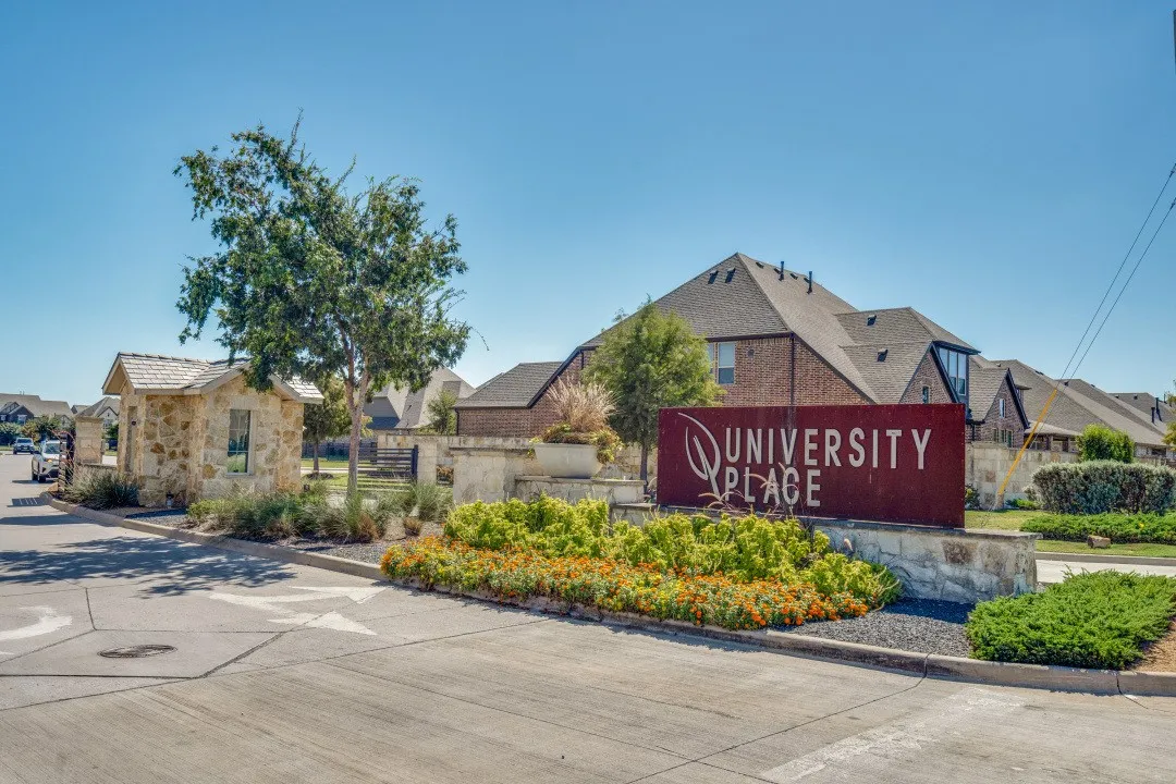 Single Family Residence For Sale in Dallas County , 8044 Sarahville Drive, Dallas, Texas 75252, 6 Bedroom, 5 Bathroom, 3 Garage spaces, 4,225 Sqft, built in 2019, mls#21403716, Real Estate Agent in Dallas, Homes For Sale in Dallas county, Homes For Sale in Dallas, Realtor in Dallas Texas, Real Estate Brokerage Independent Realty Texas, Luminita Cordes Realtor