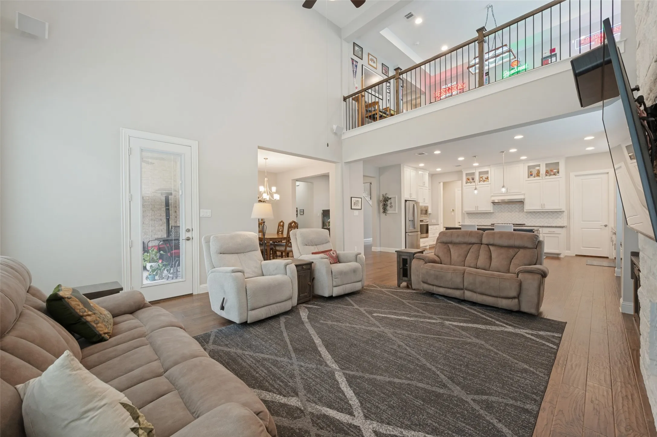 Single Family Residence For Sale in Dallas County , 8044 Sarahville Drive, Dallas, Texas 75252, 6 Bedroom, 5 Bathroom, 3 Garage spaces, 4,225 Sqft, built in 2019, mls#21403716, Real Estate Agent in Dallas, Homes For Sale in Dallas county, Homes For Sale in Dallas, Realtor in Dallas Texas, Real Estate Brokerage Independent Realty Texas, Luminita Cordes Realtor