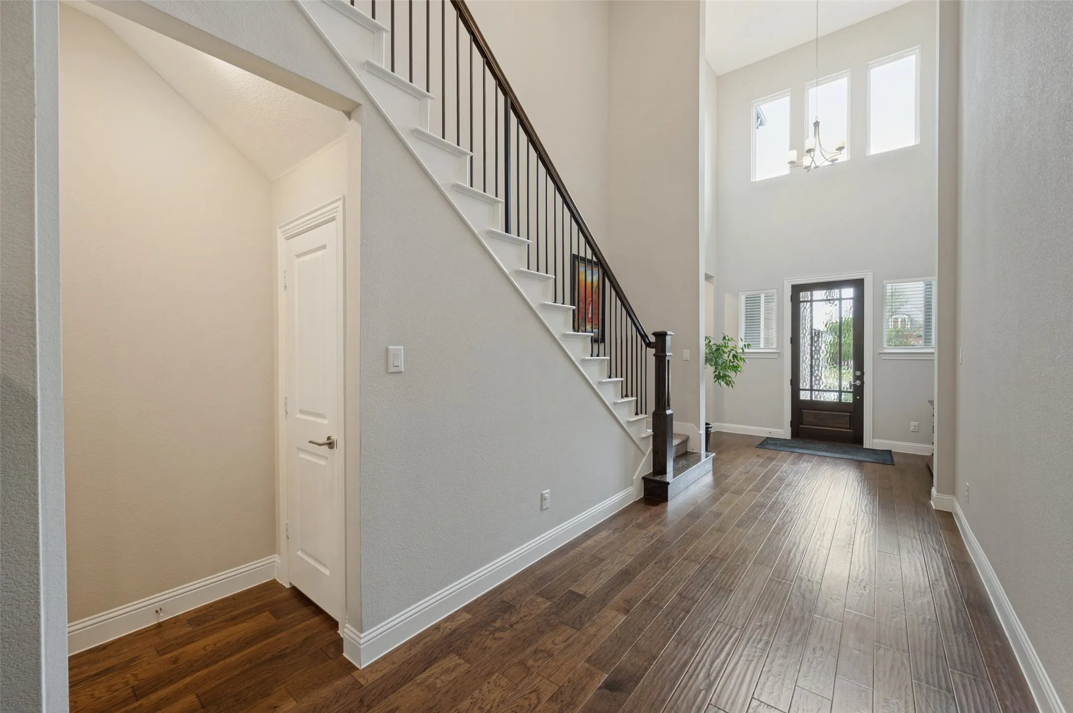 Single Family Residence For Sale in Dallas County , 8044 Sarahville Drive, Dallas, Texas 75252, 6 Bedroom, 5 Bathroom, 3 Garage spaces, 4,225 Sqft, built in 2019, mls#21403716, Real Estate Agent in Dallas, Homes For Sale in Dallas county, Homes For Sale in Dallas, Realtor in Dallas Texas, Real Estate Brokerage Independent Realty Texas, Luminita Cordes Realtor