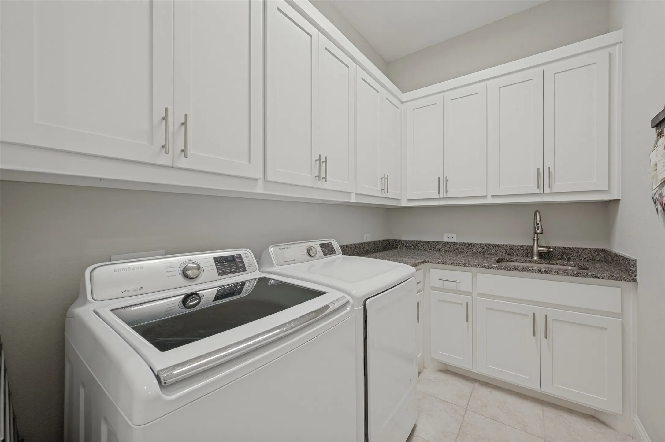 Single Family Residence For Sale in Dallas County , 8044 Sarahville Drive, Dallas, Texas 75252, 6 Bedroom, 5 Bathroom, 3 Garage spaces, 4,225 Sqft, built in 2019, mls#21403716, Real Estate Agent in Dallas, Homes For Sale in Dallas county, Homes For Sale in Dallas, Realtor in Dallas Texas, Real Estate Brokerage Independent Realty Texas, Luminita Cordes Realtor