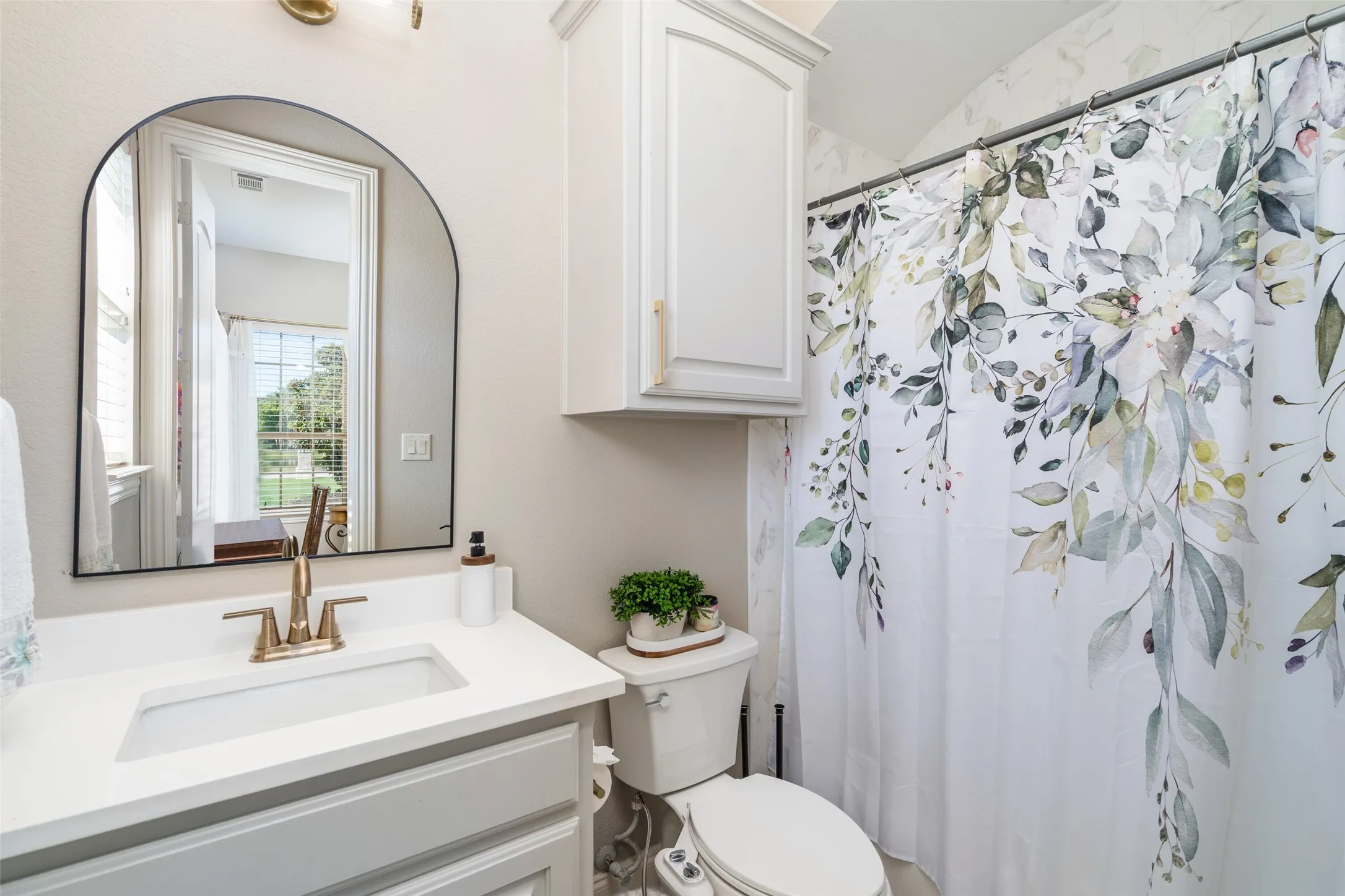 Single Family Residence For Sale in Collin County , 909 Amblewood Drive, Lucas, Texas 75002, 5 Bedroom, 4 Bathroom, 3 Garage spaces, 3,905 Sqft, built in 2014, mls#21405129, Real Estate Agent in Lucas, Homes For Sale in Collin county, Homes For Sale in Lucas, Realtor in Lucas Texas, Real Estate Brokerage Independent Realty Texas, Luminita Cordes Realtor