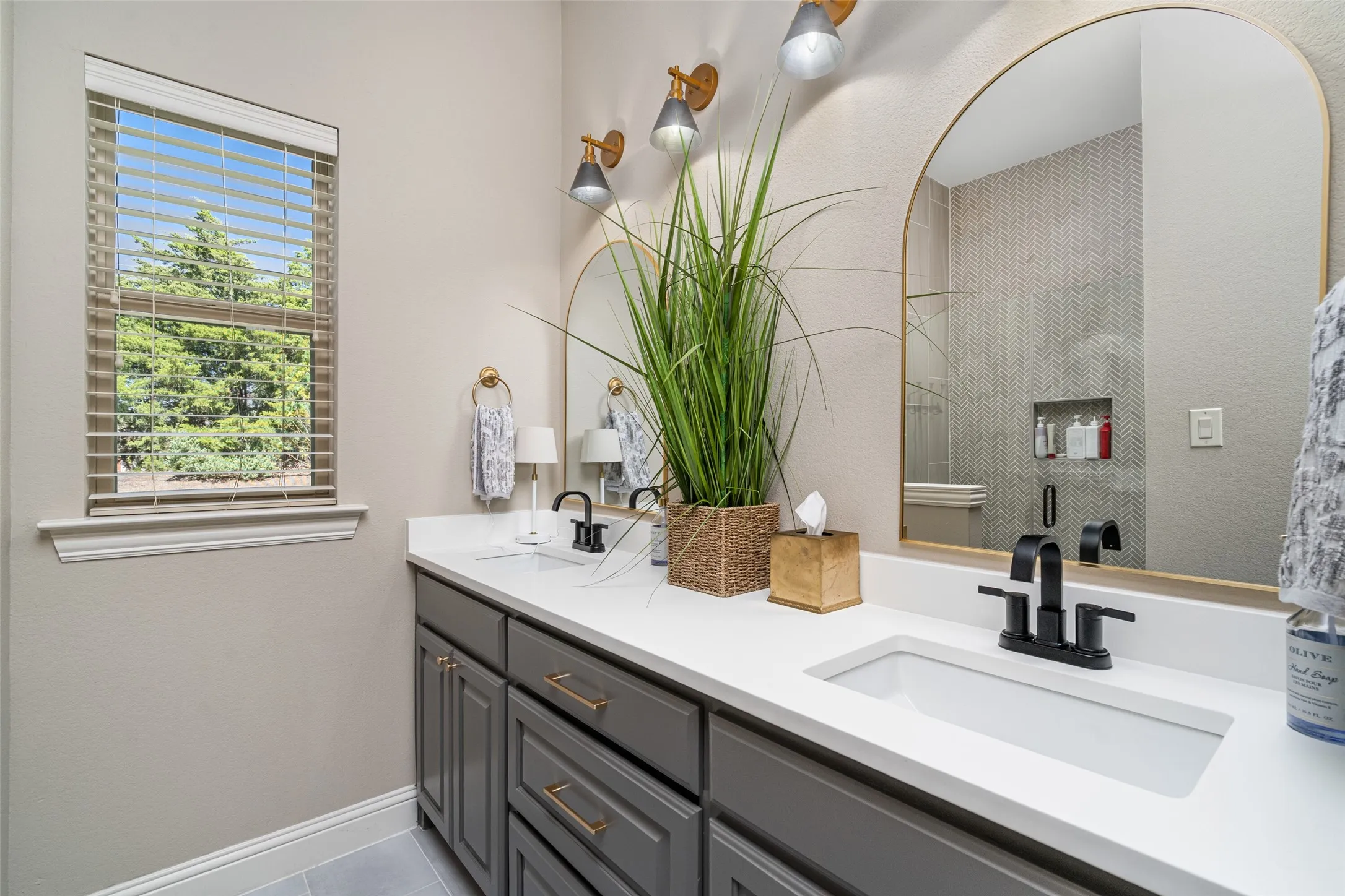 Single Family Residence For Sale in Collin County , 909 Amblewood Drive, Lucas, Texas 75002, 5 Bedroom, 4 Bathroom, 3 Garage spaces, 3,905 Sqft, built in 2014, mls#21405129, Real Estate Agent in Lucas, Homes For Sale in Collin county, Homes For Sale in Lucas, Realtor in Lucas Texas, Real Estate Brokerage Independent Realty Texas, Luminita Cordes Realtor