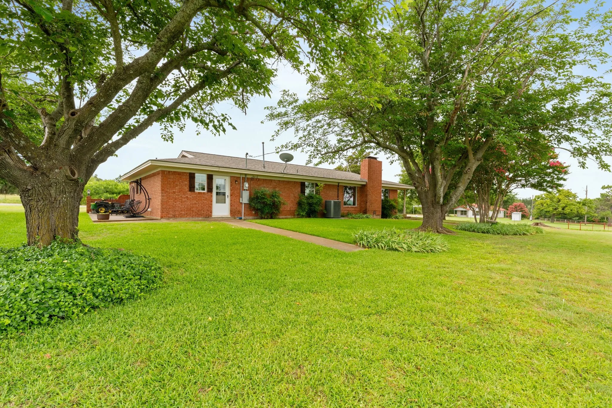 Single Family Residence For Sale in Erath County , 1802 County Road 428, Stephenville, Texas 76401, 3 Bedroom, 2 Bathroom, 2 Garage spaces, 1,837 Sqft, built in 1970, mls#21407838, Real Estate Agent in Stephenville, Homes For Sale in Erath county, Homes For Sale in Stephenville, Realtor in Stephenville Texas, Real Estate Brokerage Independent Realty Texas, Luminita Cordes Realtor