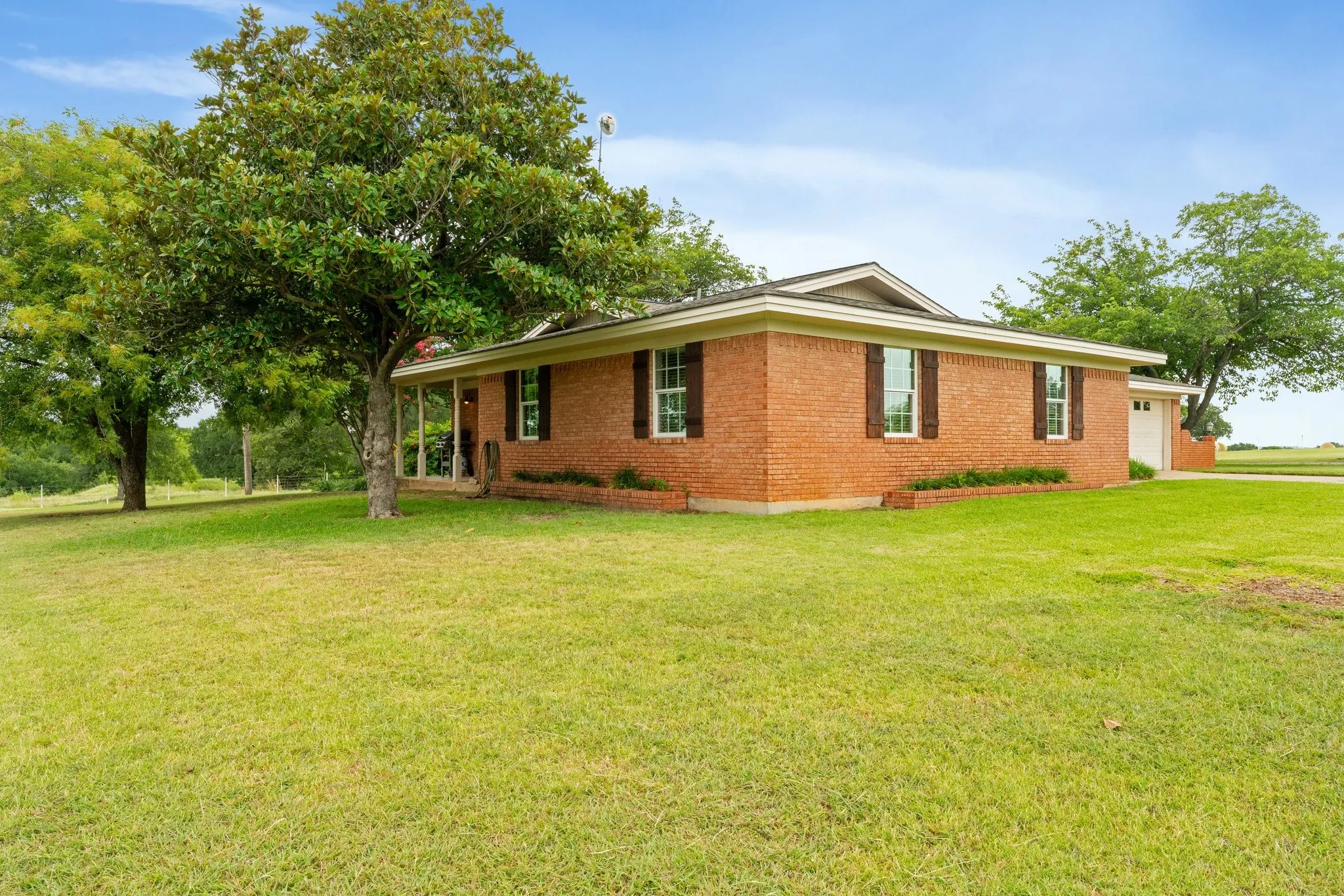 Single Family Residence For Sale in Erath County , 1802 County Road 428, Stephenville, Texas 76401, 3 Bedroom, 2 Bathroom, 2 Garage spaces, 1,837 Sqft, built in 1970, mls#21407838, Real Estate Agent in Stephenville, Homes For Sale in Erath county, Homes For Sale in Stephenville, Realtor in Stephenville Texas, Real Estate Brokerage Independent Realty Texas, Luminita Cordes Realtor