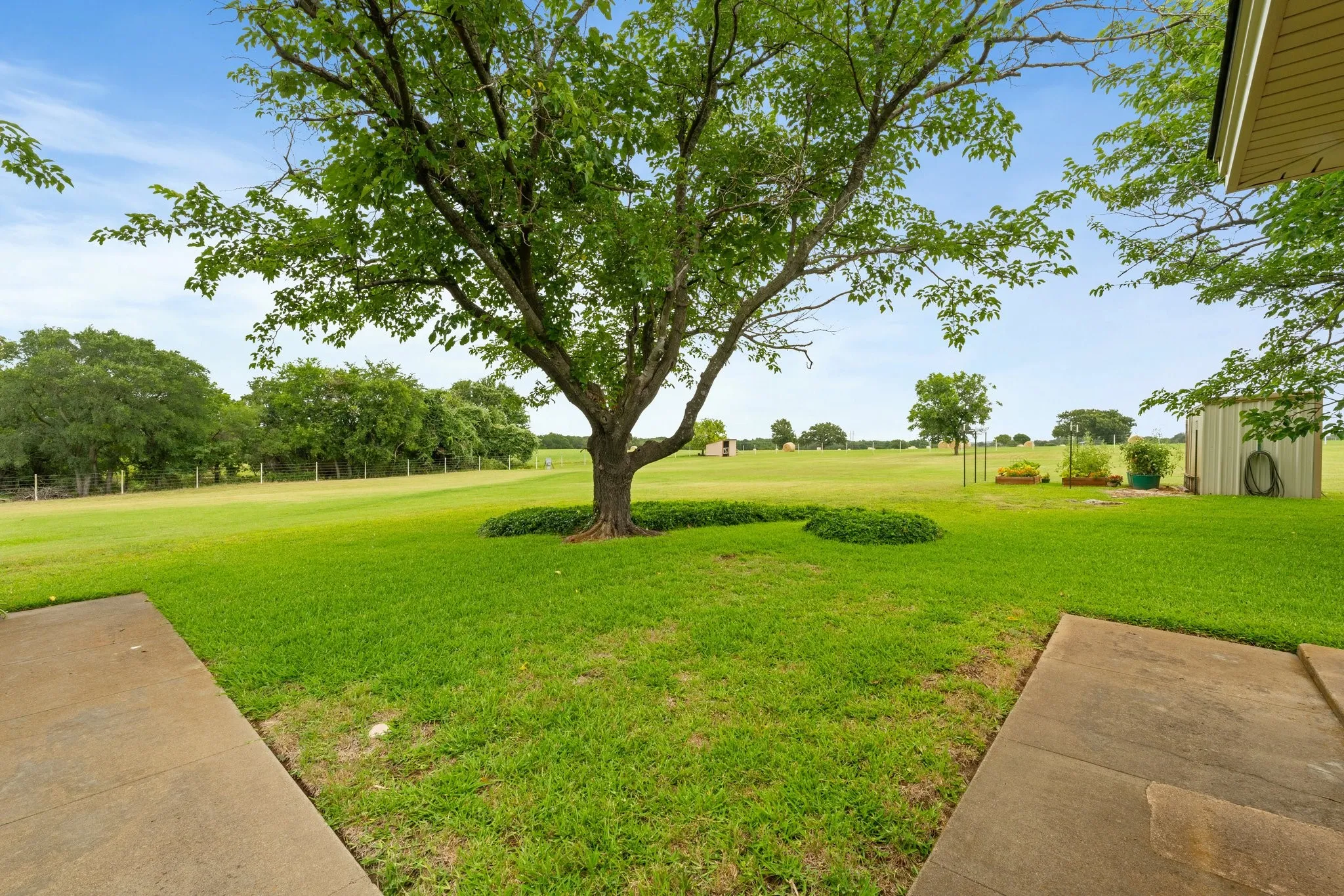 Single Family Residence For Sale in Erath County , 1802 County Road 428, Stephenville, Texas 76401, 3 Bedroom, 2 Bathroom, 2 Garage spaces, 1,837 Sqft, built in 1970, mls#21407838, Real Estate Agent in Stephenville, Homes For Sale in Erath county, Homes For Sale in Stephenville, Realtor in Stephenville Texas, Real Estate Brokerage Independent Realty Texas, Luminita Cordes Realtor