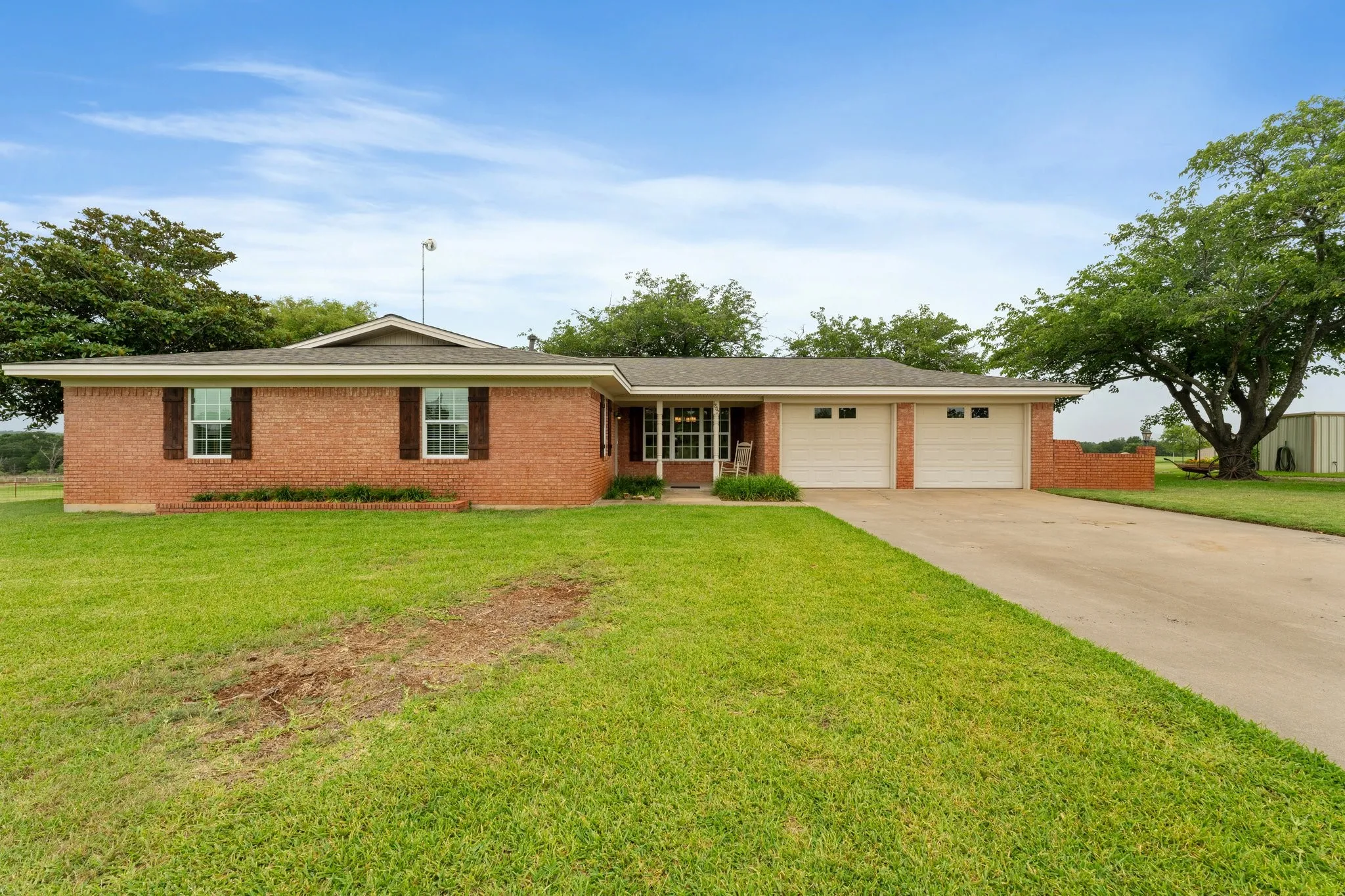 Single Family Residence For Sale in Erath County , 1802 County Road 428, Stephenville, Texas 76401, 3 Bedroom, 2 Bathroom, 2 Garage spaces, 1,837 Sqft, built in 1970, mls#21407838, Real Estate Agent in Stephenville, Homes For Sale in Erath county, Homes For Sale in Stephenville, Realtor in Stephenville Texas, Real Estate Brokerage Independent Realty Texas, Luminita Cordes Realtor