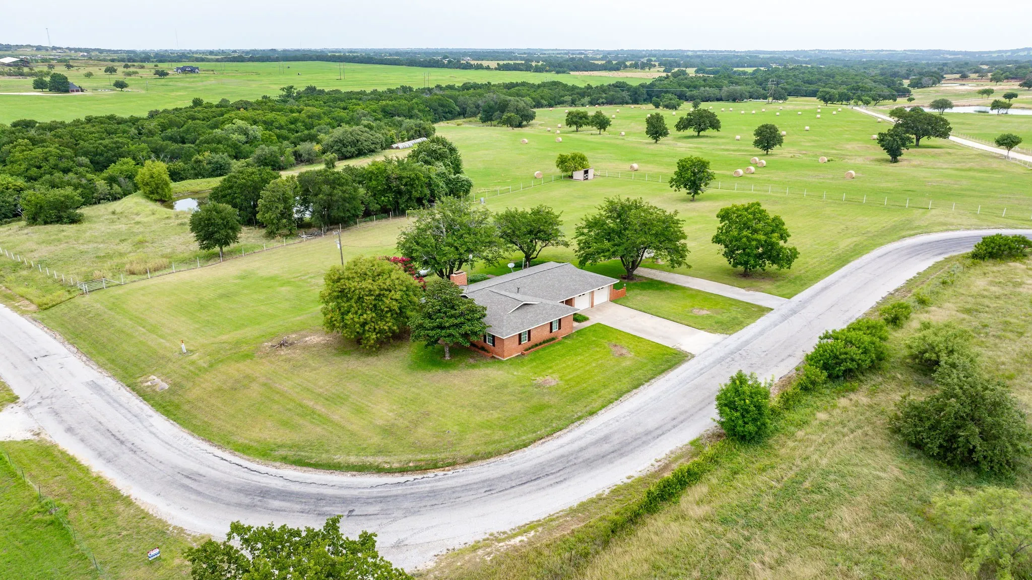 Single Family Residence For Sale in Erath County , 1802 County Road 428, Stephenville, Texas 76401, 3 Bedroom, 2 Bathroom, 2 Garage spaces, 1,837 Sqft, built in 1970, mls#21407838, Real Estate Agent in Stephenville, Homes For Sale in Erath county, Homes For Sale in Stephenville, Realtor in Stephenville Texas, Real Estate Brokerage Independent Realty Texas, Luminita Cordes Realtor