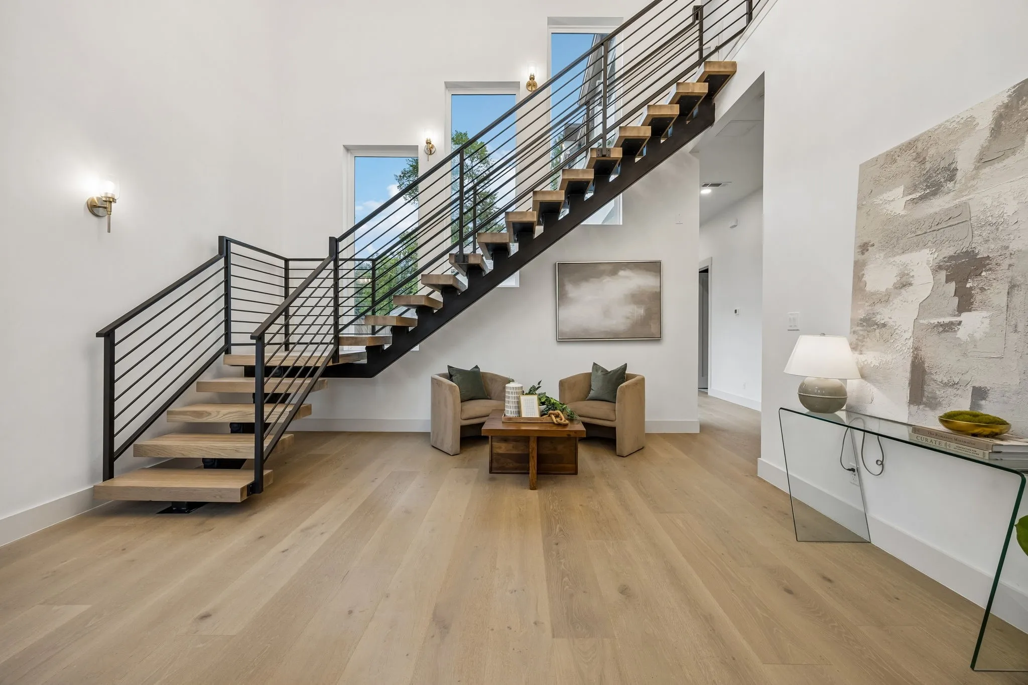 Large entry with a modern staircase leading to the 2nd floor