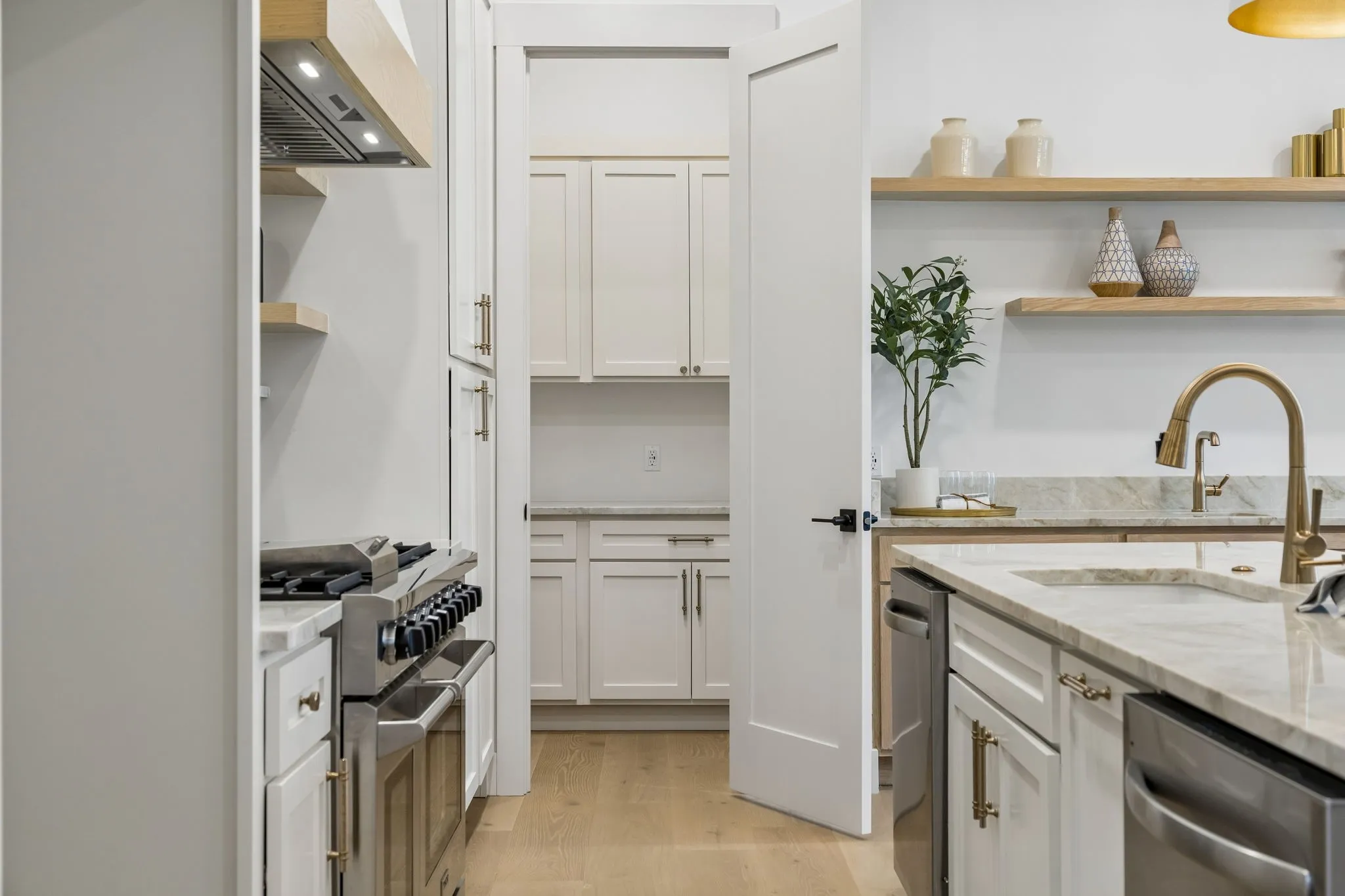 The kitchen includes a pantry with cabinetry