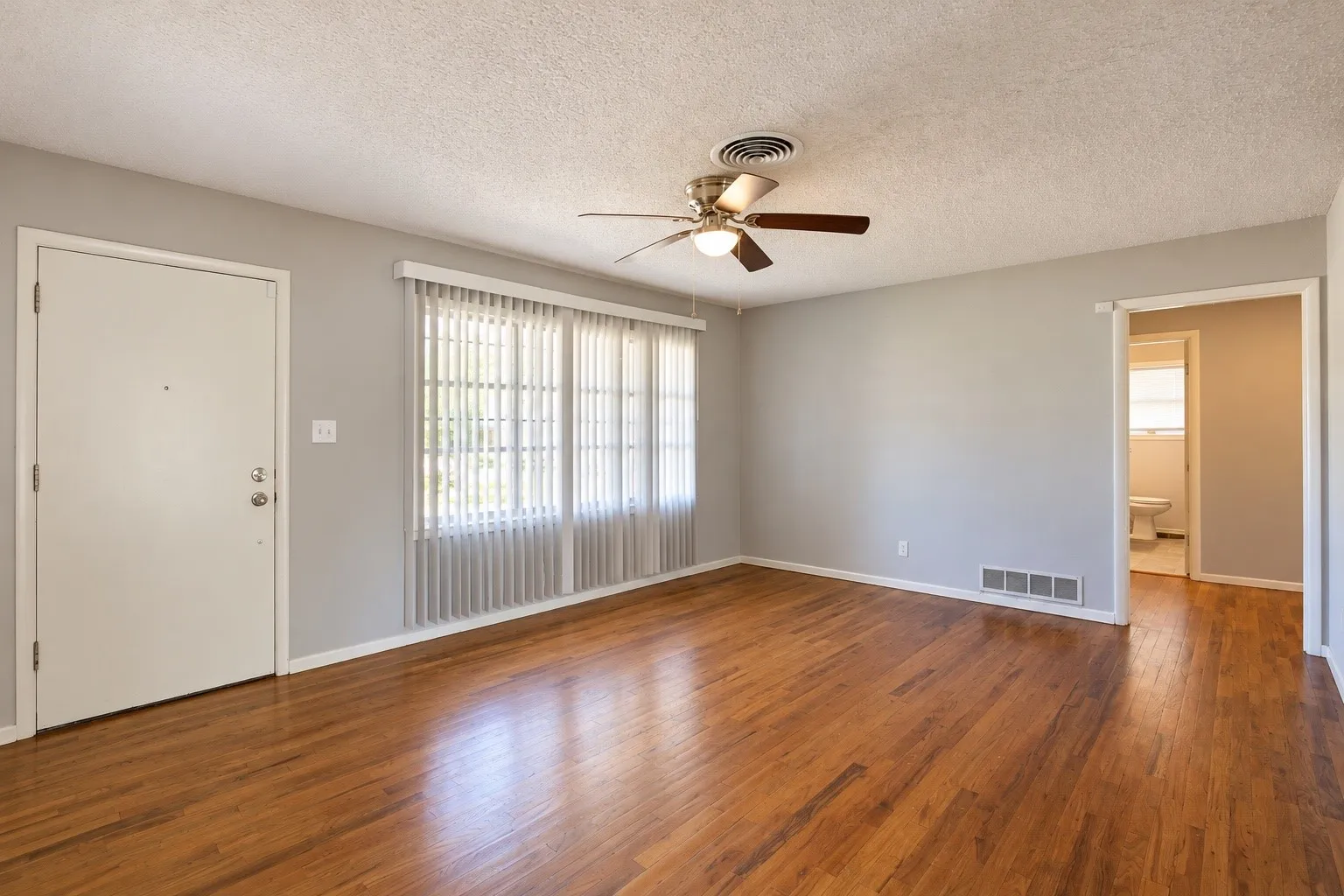 Single Family Residence For Sale in Tarrant County , 7849 Terry Street, White Settlement, Texas 76108, 4 Bedroom, 2 Bathroom, Garage spaces, 1,745 Sqft, built in 1959, mls#21403678, Real Estate Agent in White Settlement, Homes For Sale in Tarrant county, Homes For Sale in White Settlement, Realtor in White Settlement Texas, Real Estate Brokerage Independent Realty Texas, Luminita Cordes Realtor