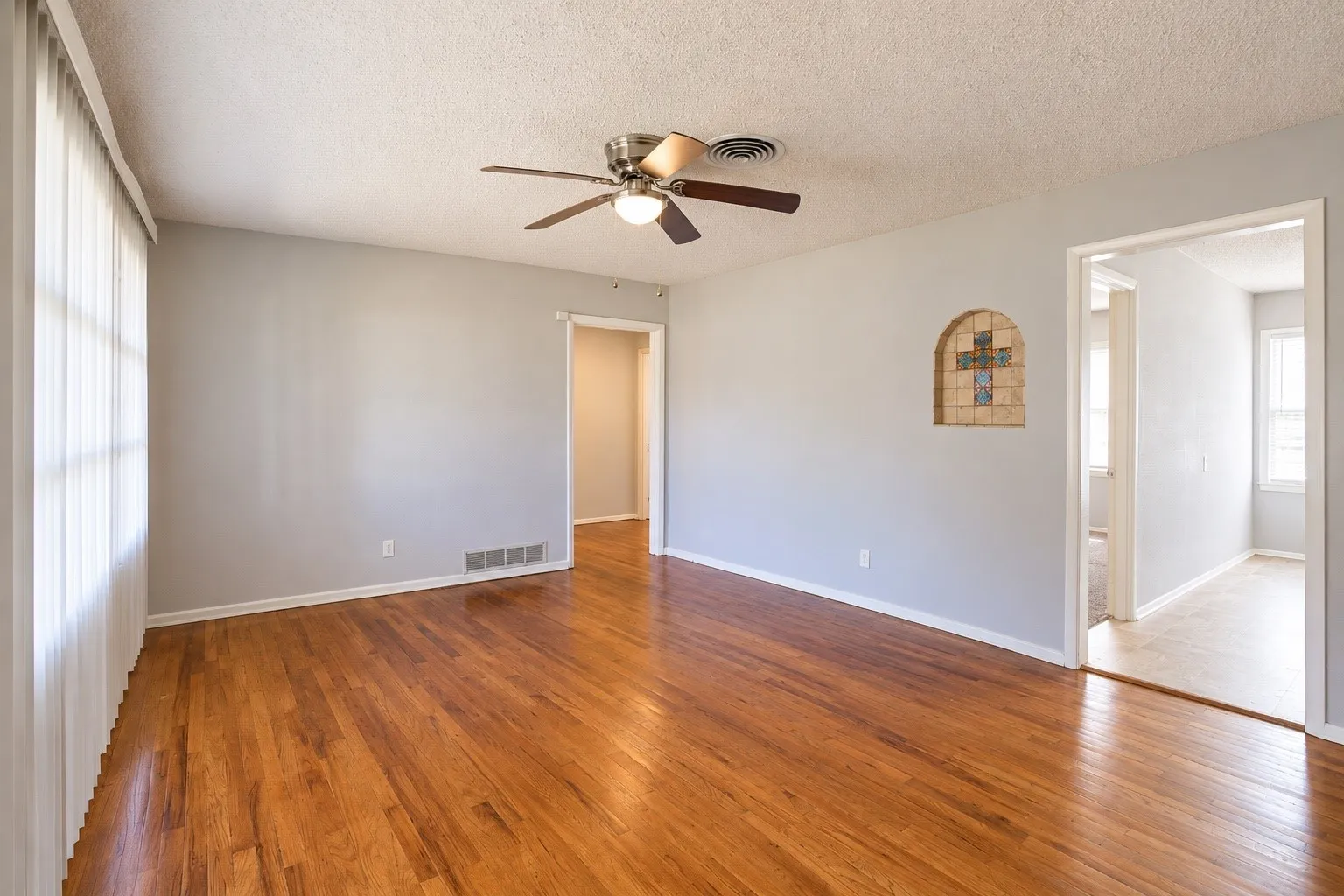 Single Family Residence For Sale in Tarrant County , 7849 Terry Street, White Settlement, Texas 76108, 4 Bedroom, 2 Bathroom, Garage spaces, 1,745 Sqft, built in 1959, mls#21403678, Real Estate Agent in White Settlement, Homes For Sale in Tarrant county, Homes For Sale in White Settlement, Realtor in White Settlement Texas, Real Estate Brokerage Independent Realty Texas, Luminita Cordes Realtor