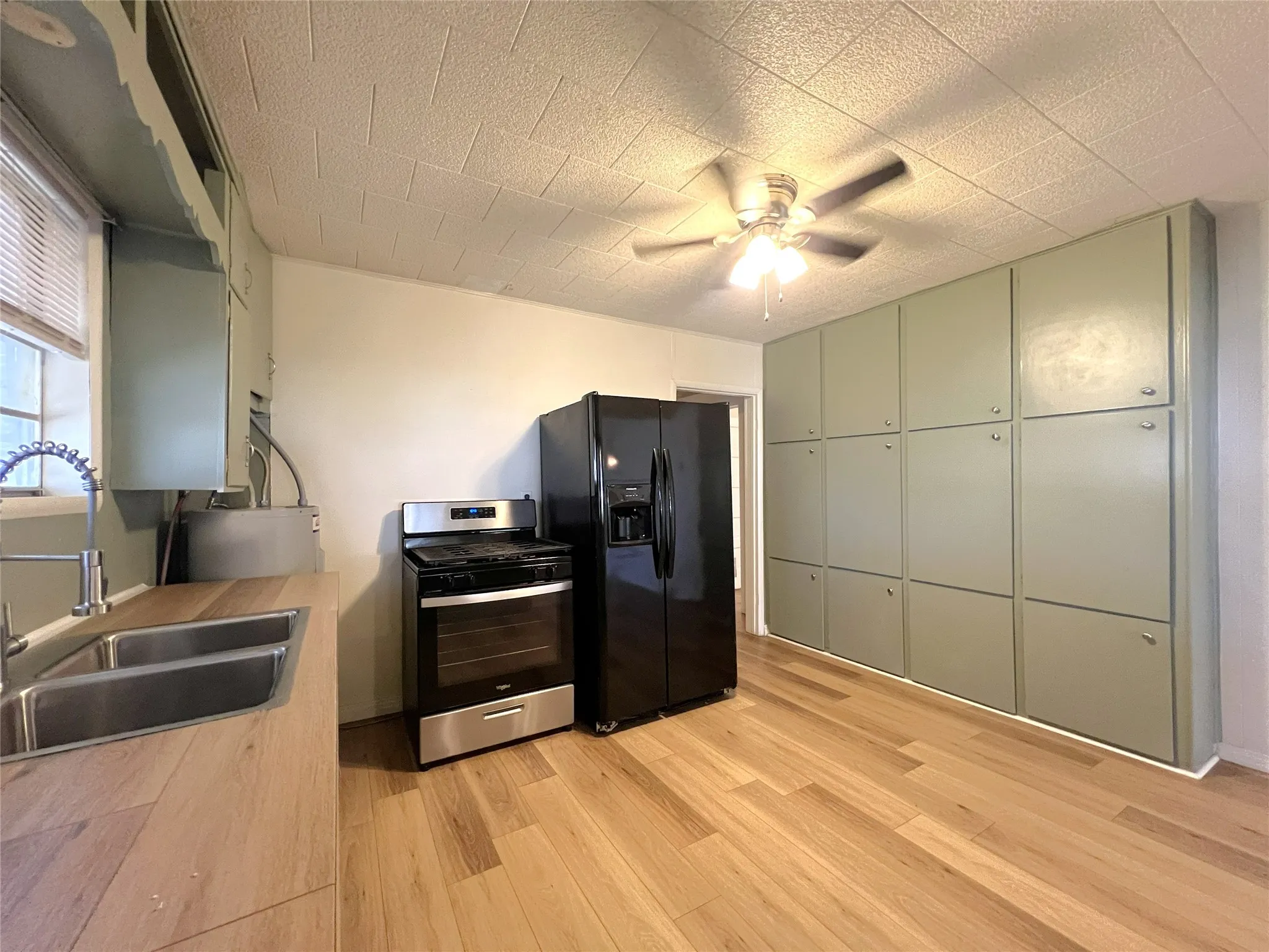 Single Family Residence For Sale in Hopkins County , 122 Robertson Street, Sulphur Springs, Texas 75482, 3 Bedroom, 1 Bathroom, Garage spaces, 1,308 Sqft, built in 1920, mls#21406119, Real Estate Agent in Sulphur Springs, Homes For Sale in Hopkins county, Homes For Sale in Sulphur Springs, Realtor in Sulphur Springs Texas, Real Estate Brokerage Independent Realty Texas, Luminita Cordes Realtor