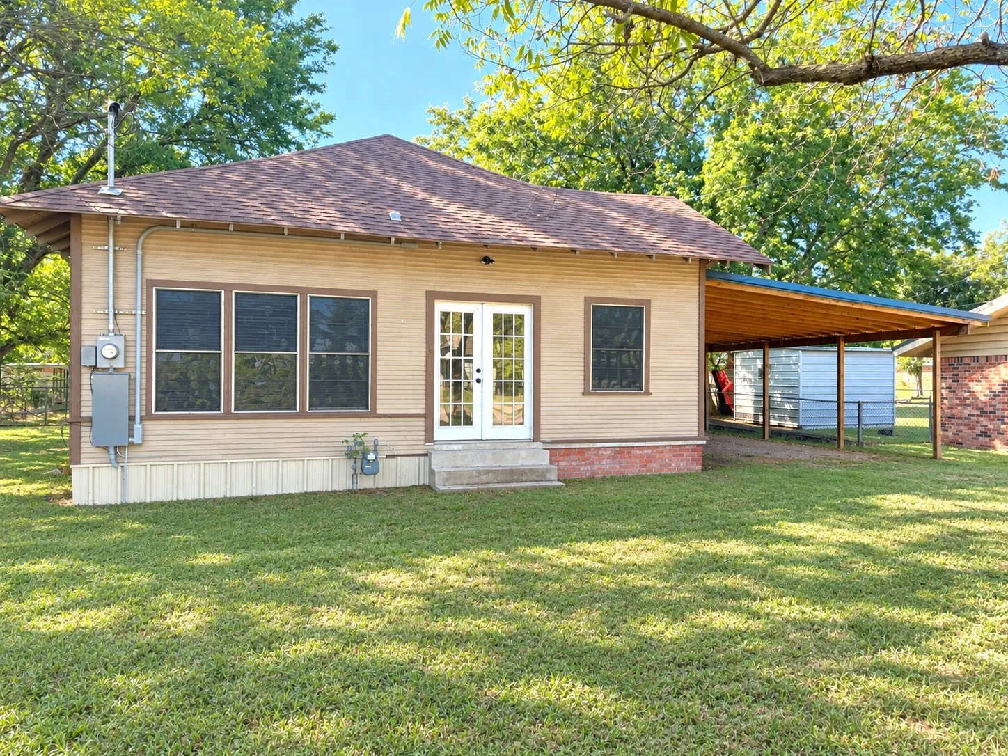 Single Family Residence For Sale in Hopkins County , 122 Robertson Street, Sulphur Springs, Texas 75482, 3 Bedroom, 1 Bathroom, Garage spaces, 1,308 Sqft, built in 1920, mls#21406119, Real Estate Agent in Sulphur Springs, Homes For Sale in Hopkins county, Homes For Sale in Sulphur Springs, Realtor in Sulphur Springs Texas, Real Estate Brokerage Independent Realty Texas, Luminita Cordes Realtor