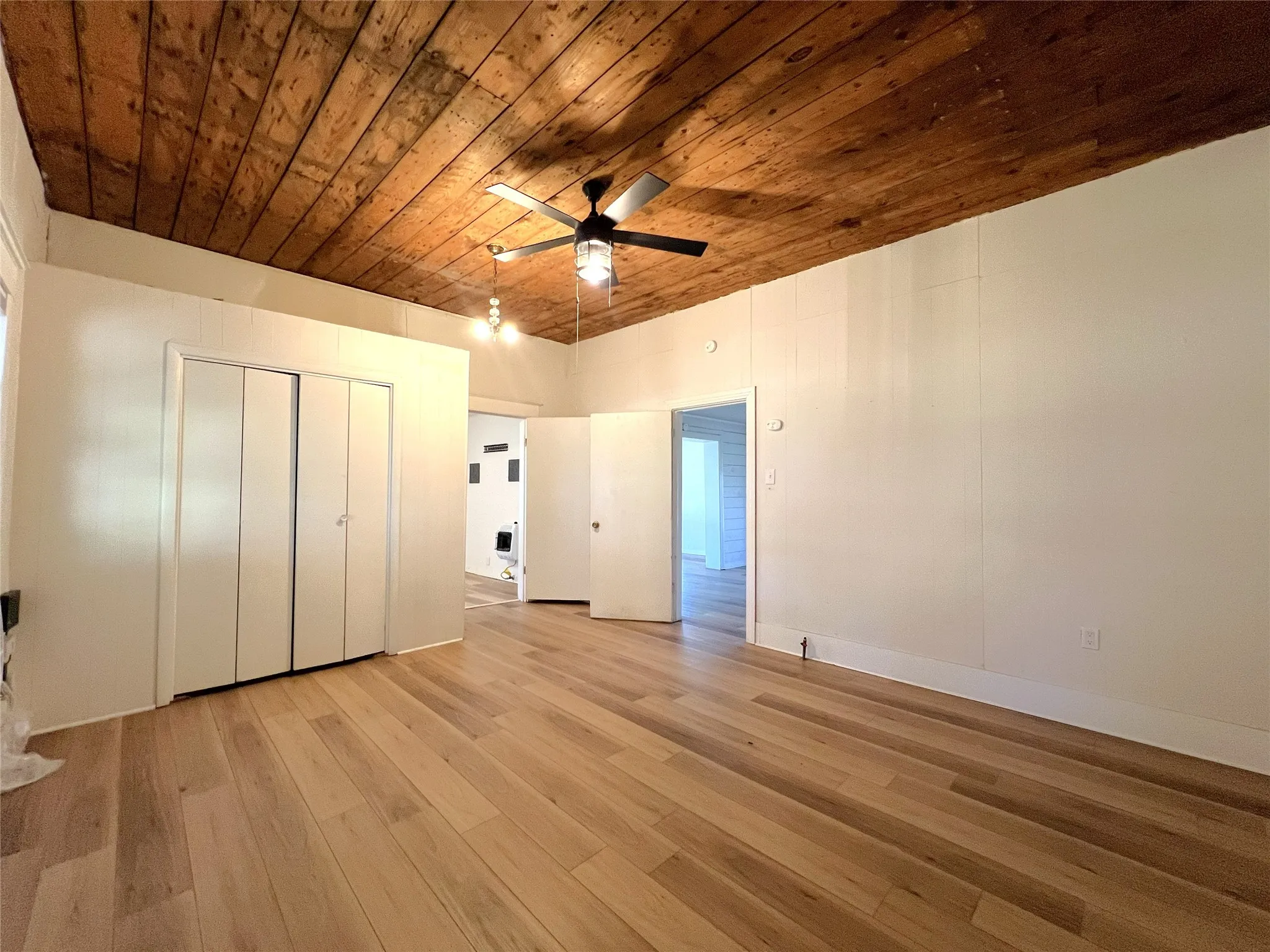 Single Family Residence For Sale in Hopkins County , 122 Robertson Street, Sulphur Springs, Texas 75482, 3 Bedroom, 1 Bathroom, Garage spaces, 1,308 Sqft, built in 1920, mls#21406119, Real Estate Agent in Sulphur Springs, Homes For Sale in Hopkins county, Homes For Sale in Sulphur Springs, Realtor in Sulphur Springs Texas, Real Estate Brokerage Independent Realty Texas, Luminita Cordes Realtor