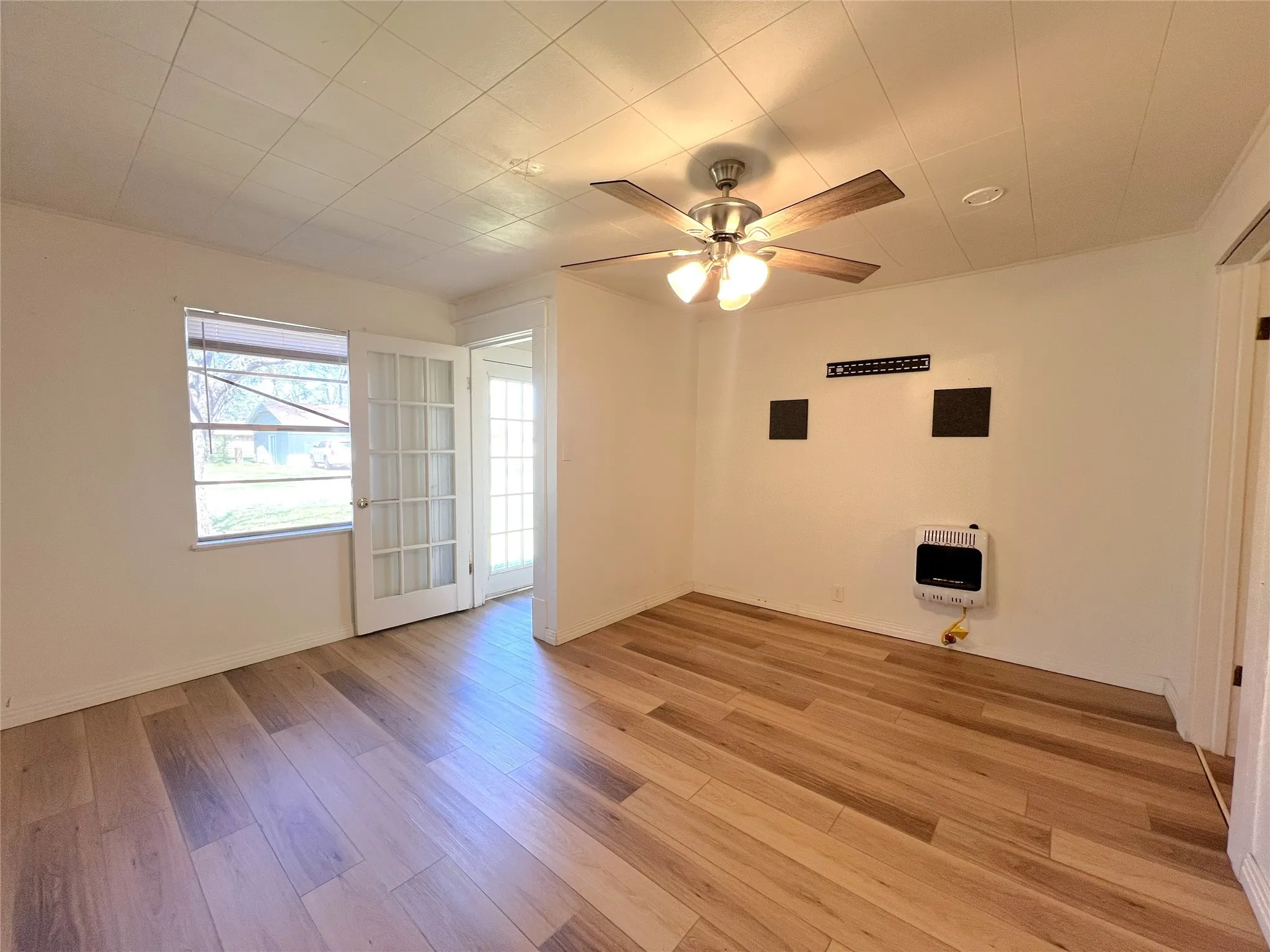 Single Family Residence For Sale in Hopkins County , 122 Robertson Street, Sulphur Springs, Texas 75482, 3 Bedroom, 1 Bathroom, Garage spaces, 1,308 Sqft, built in 1920, mls#21406119, Real Estate Agent in Sulphur Springs, Homes For Sale in Hopkins county, Homes For Sale in Sulphur Springs, Realtor in Sulphur Springs Texas, Real Estate Brokerage Independent Realty Texas, Luminita Cordes Realtor