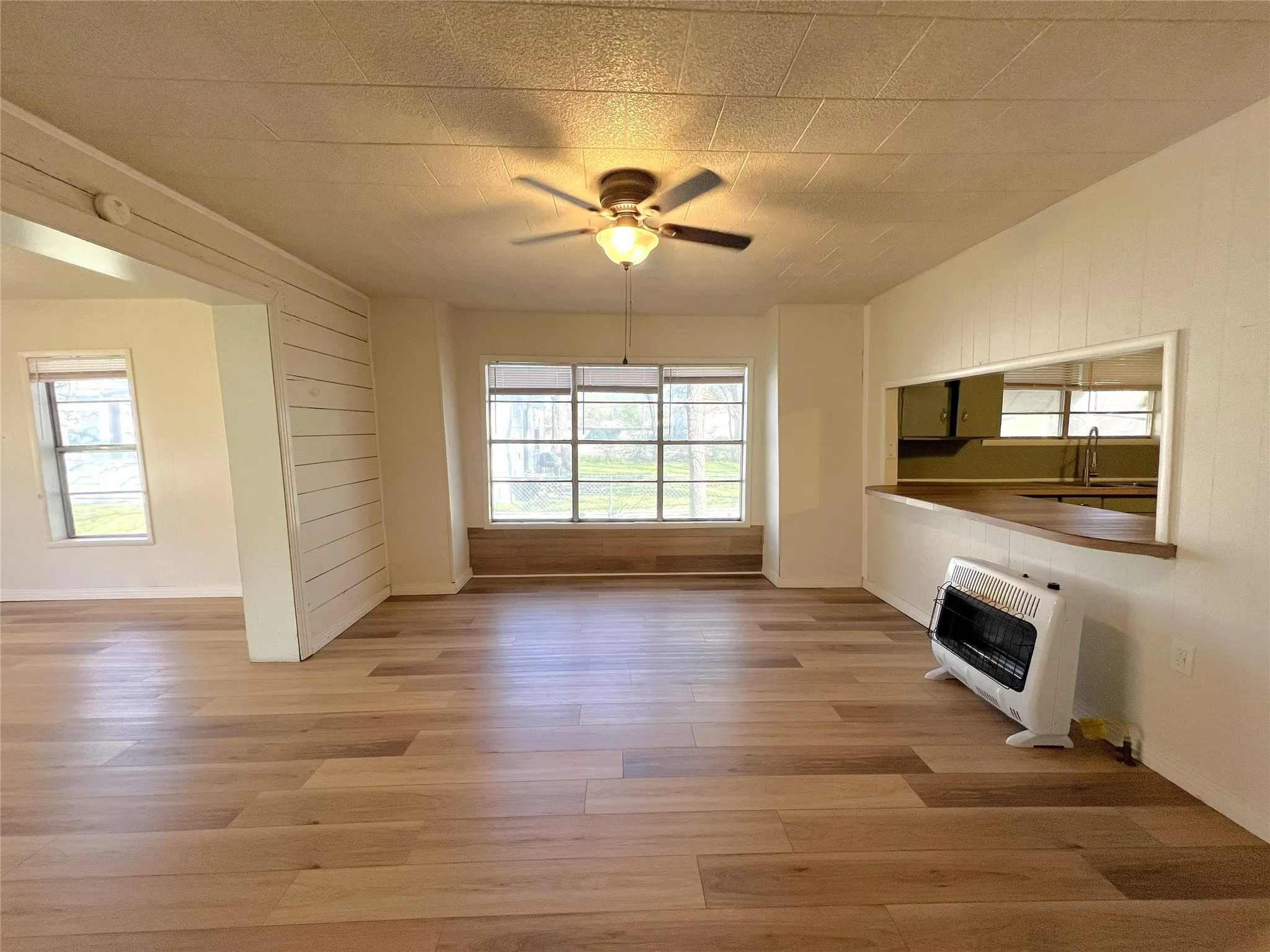 Single Family Residence For Sale in Hopkins County , 122 Robertson Street, Sulphur Springs, Texas 75482, 3 Bedroom, 1 Bathroom, Garage spaces, 1,308 Sqft, built in 1920, mls#21406119, Real Estate Agent in Sulphur Springs, Homes For Sale in Hopkins county, Homes For Sale in Sulphur Springs, Realtor in Sulphur Springs Texas, Real Estate Brokerage Independent Realty Texas, Luminita Cordes Realtor