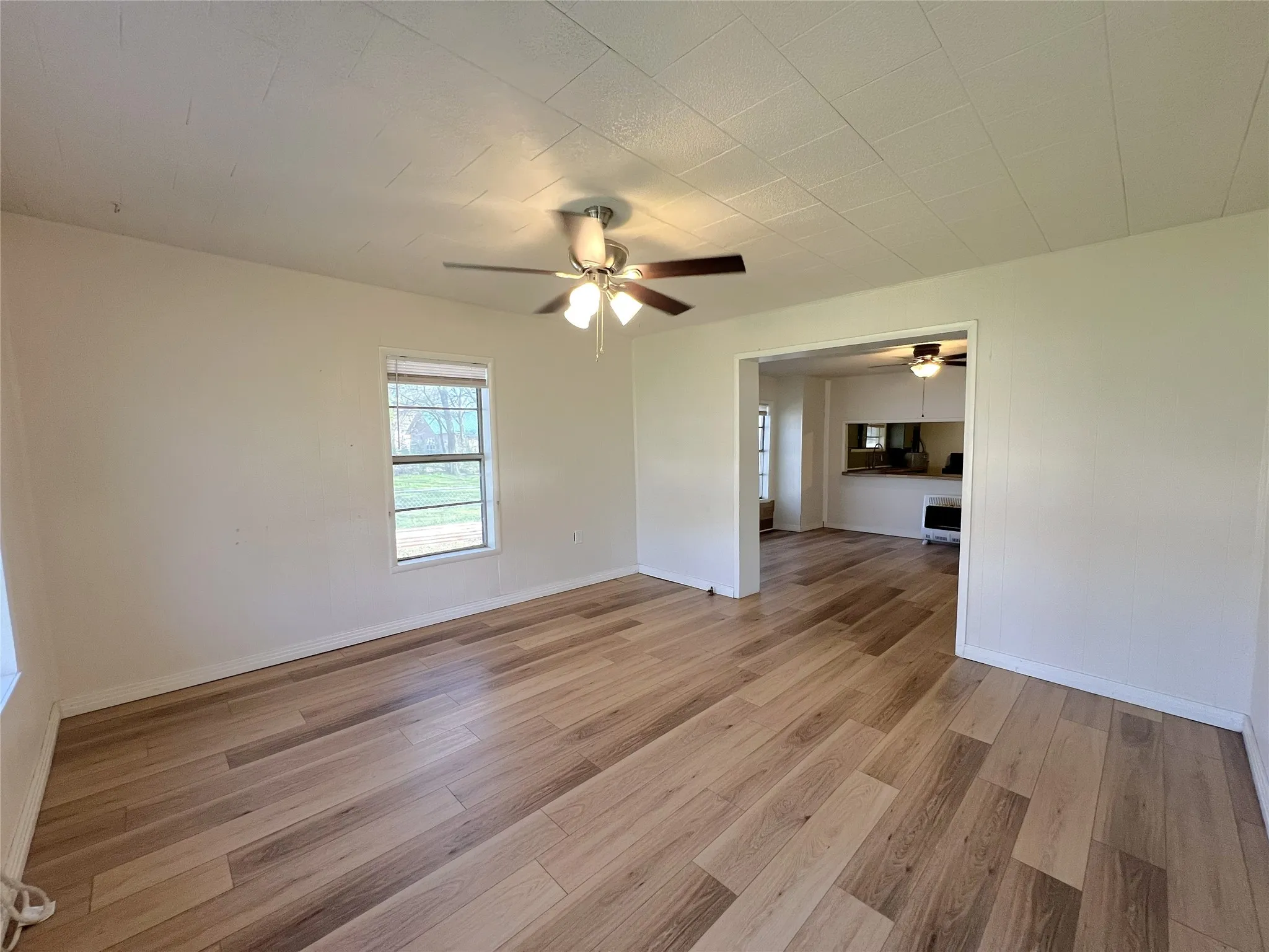 Single Family Residence For Sale in Hopkins County , 122 Robertson Street, Sulphur Springs, Texas 75482, 3 Bedroom, 1 Bathroom, Garage spaces, 1,308 Sqft, built in 1920, mls#21406119, Real Estate Agent in Sulphur Springs, Homes For Sale in Hopkins county, Homes For Sale in Sulphur Springs, Realtor in Sulphur Springs Texas, Real Estate Brokerage Independent Realty Texas, Luminita Cordes Realtor