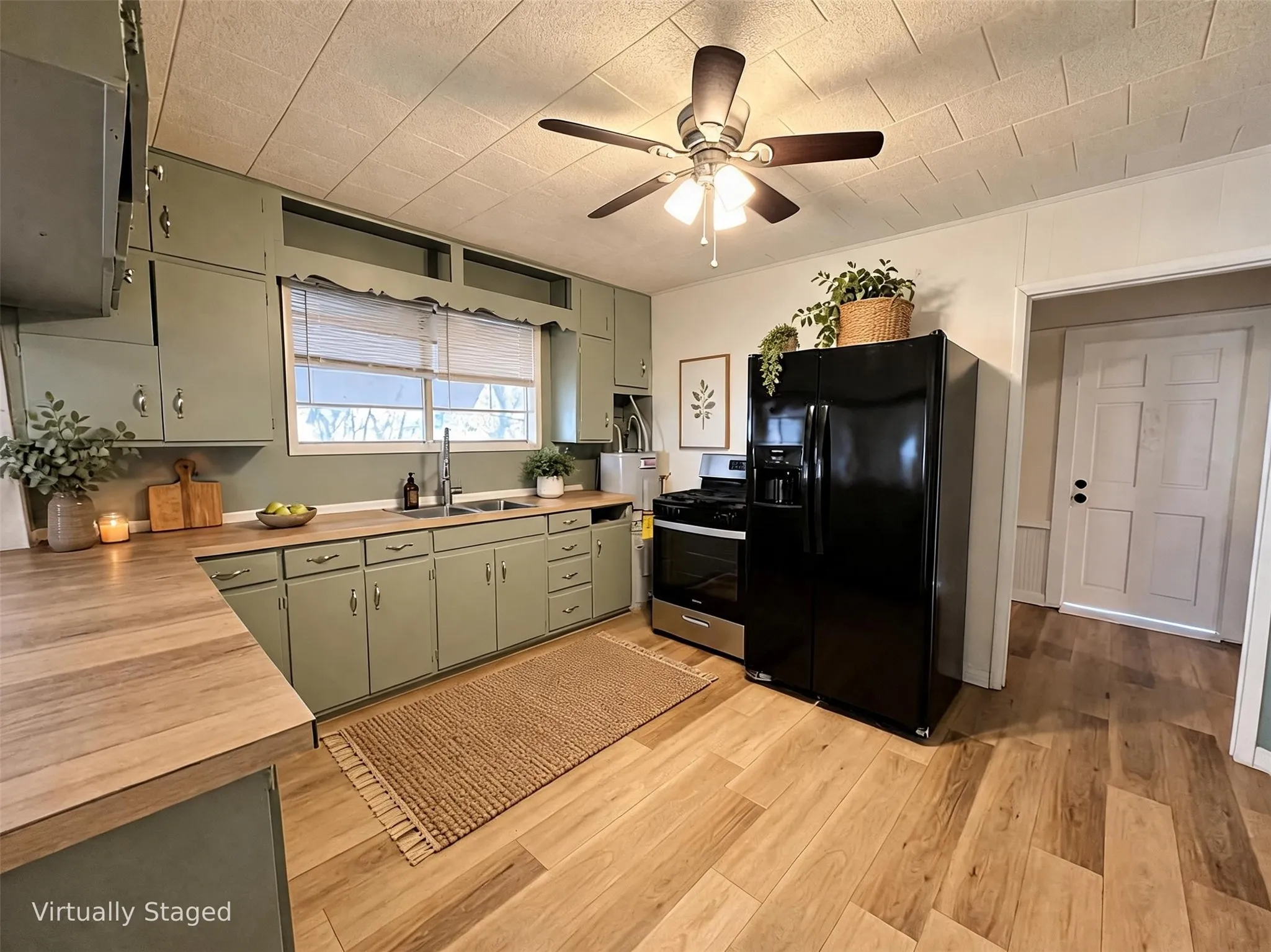 Single Family Residence For Sale in Hopkins County , 122 Robertson Street, Sulphur Springs, Texas 75482, 3 Bedroom, 1 Bathroom, Garage spaces, 1,308 Sqft, built in 1920, mls#21406119, Real Estate Agent in Sulphur Springs, Homes For Sale in Hopkins county, Homes For Sale in Sulphur Springs, Realtor in Sulphur Springs Texas, Real Estate Brokerage Independent Realty Texas, Luminita Cordes Realtor