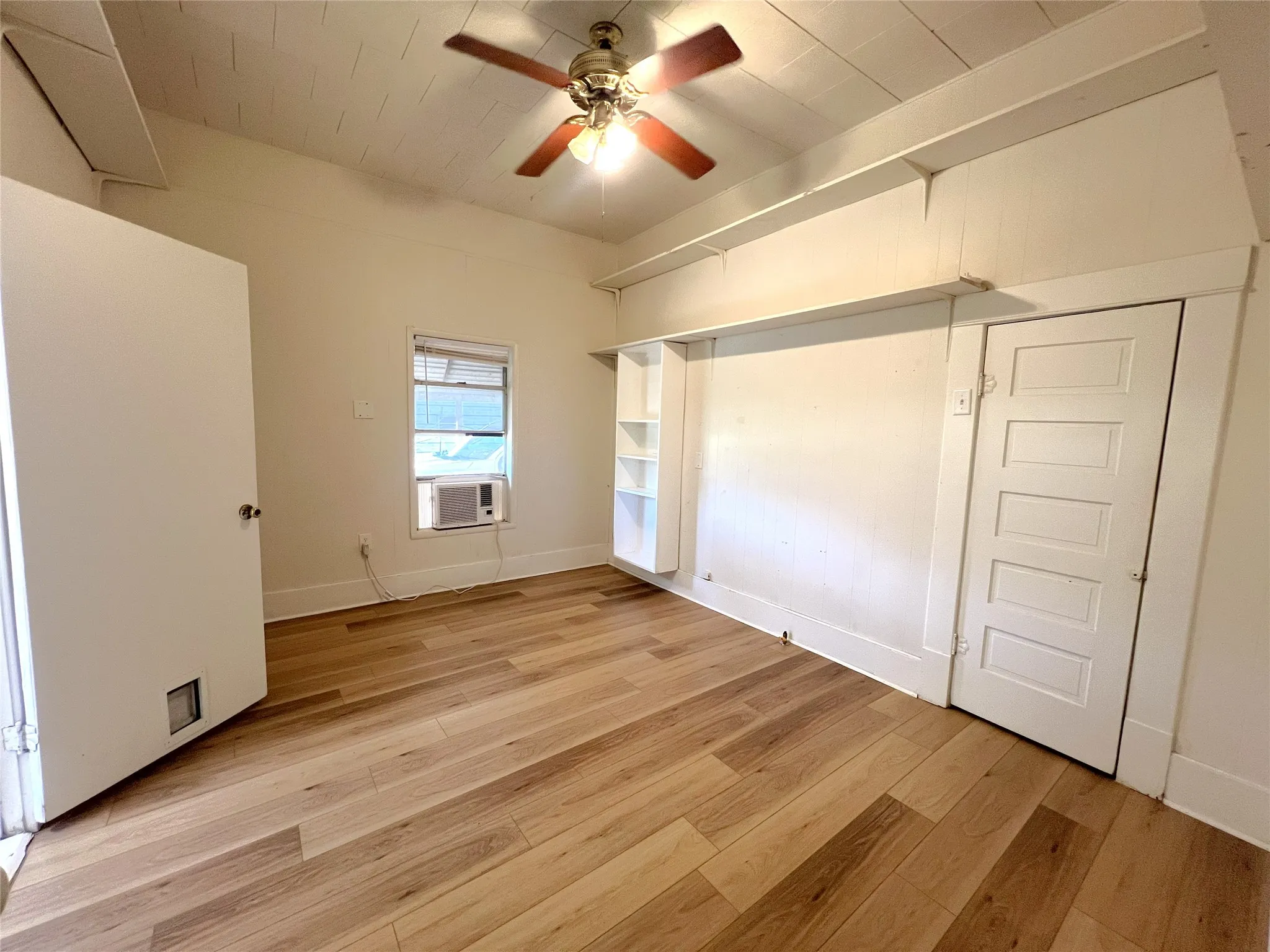 Single Family Residence For Sale in Hopkins County , 122 Robertson Street, Sulphur Springs, Texas 75482, 3 Bedroom, 1 Bathroom, Garage spaces, 1,308 Sqft, built in 1920, mls#21406119, Real Estate Agent in Sulphur Springs, Homes For Sale in Hopkins county, Homes For Sale in Sulphur Springs, Realtor in Sulphur Springs Texas, Real Estate Brokerage Independent Realty Texas, Luminita Cordes Realtor
